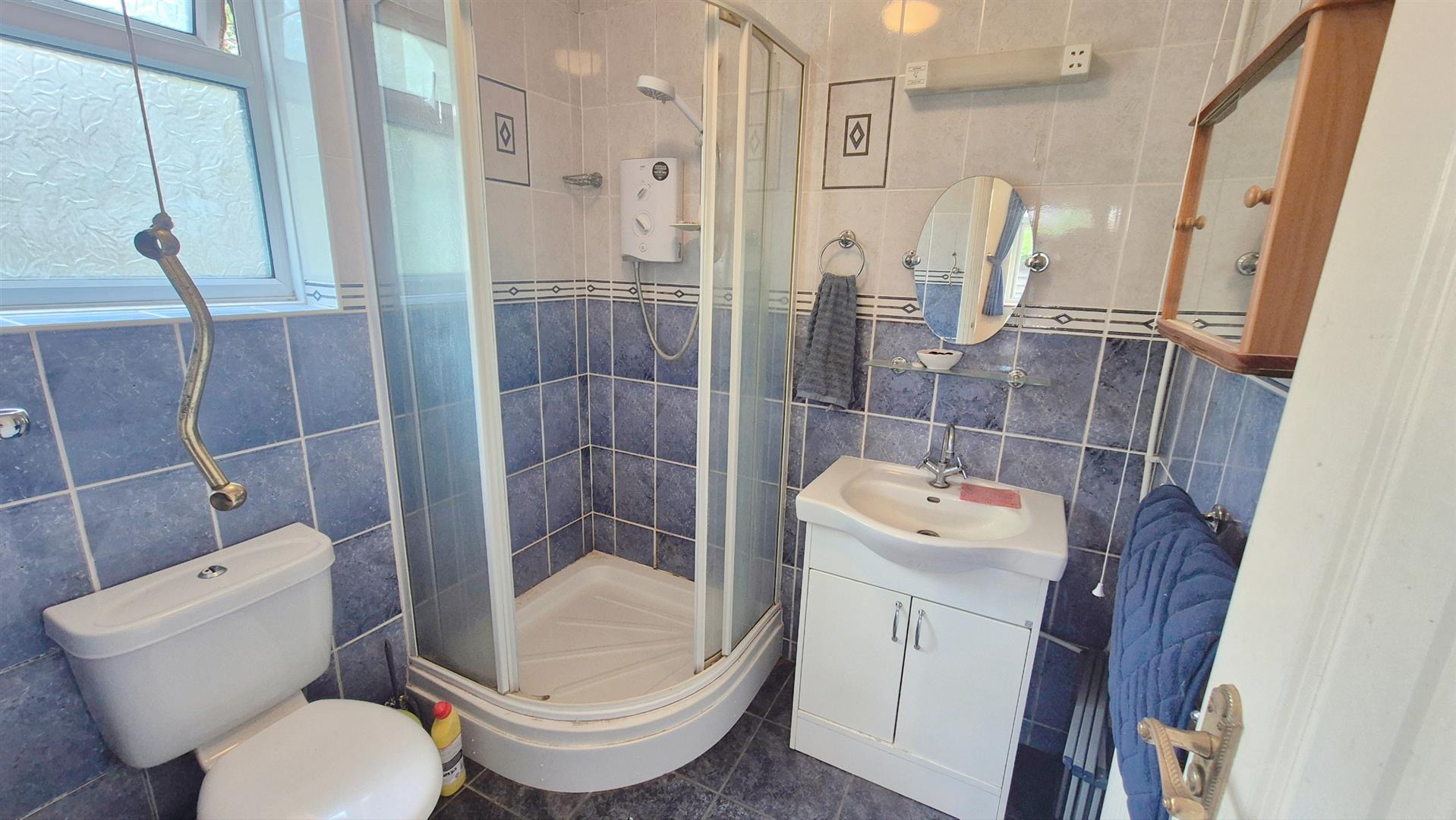 135, Central Avenue, HOUNSLOW photo 4