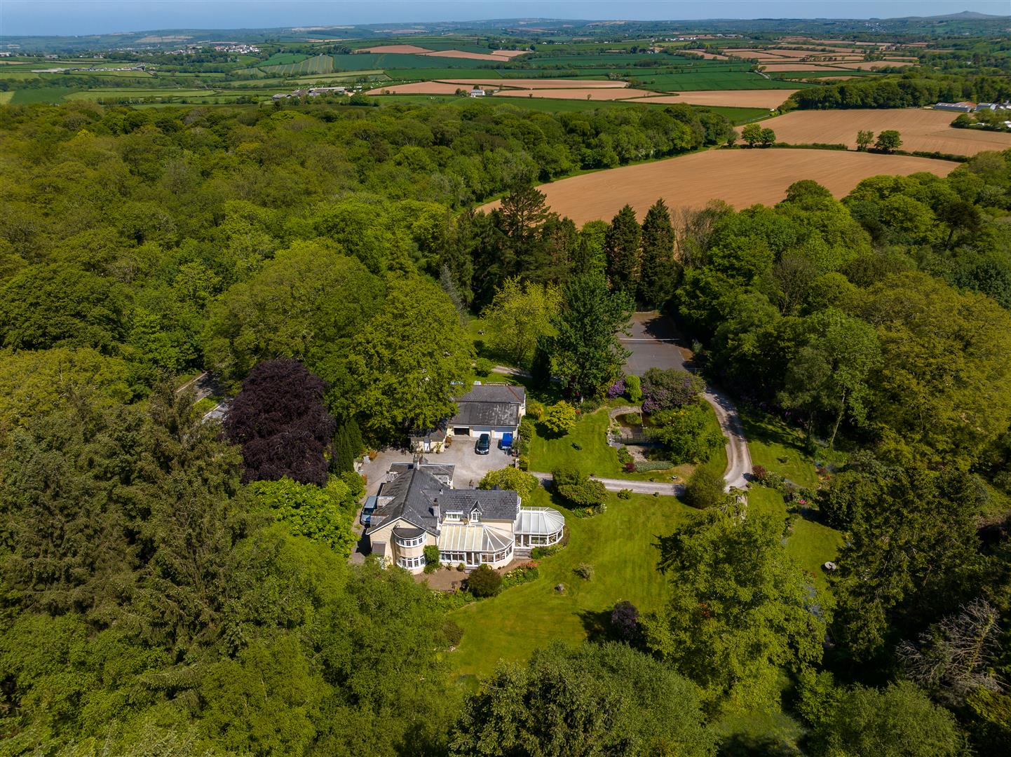 6 bedroom detached house for sale 0