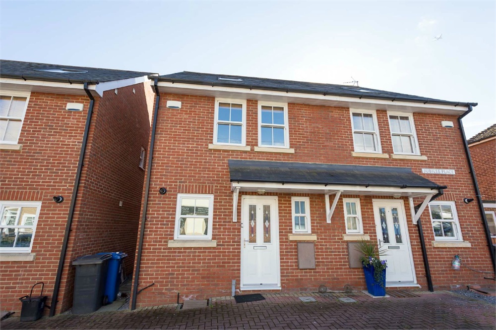 3 Bedrooms Semi-detached house to rent in St Leonards Road, Windsor, Berkshire SL4