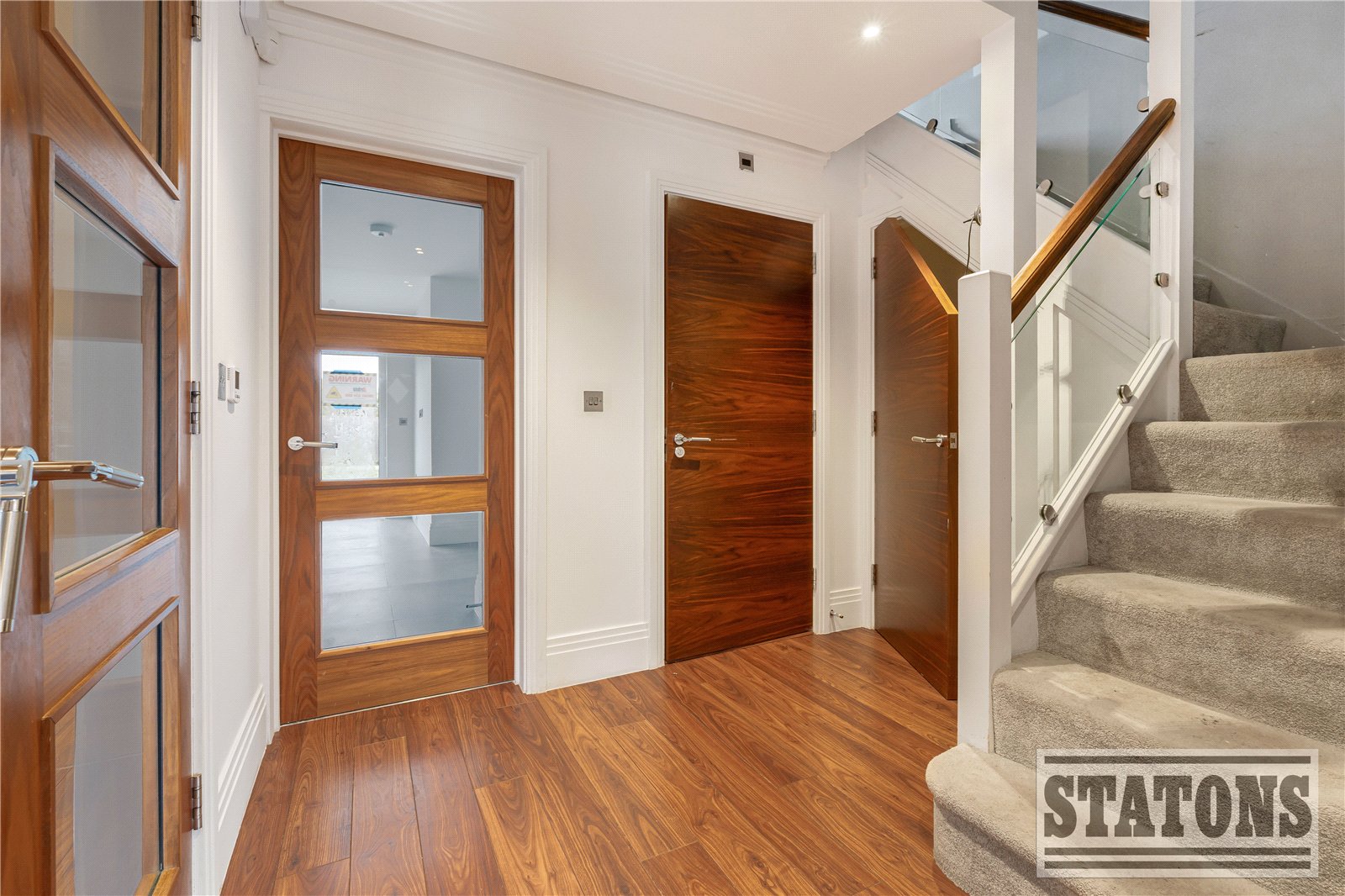 6 bedroom detached house for sale 0