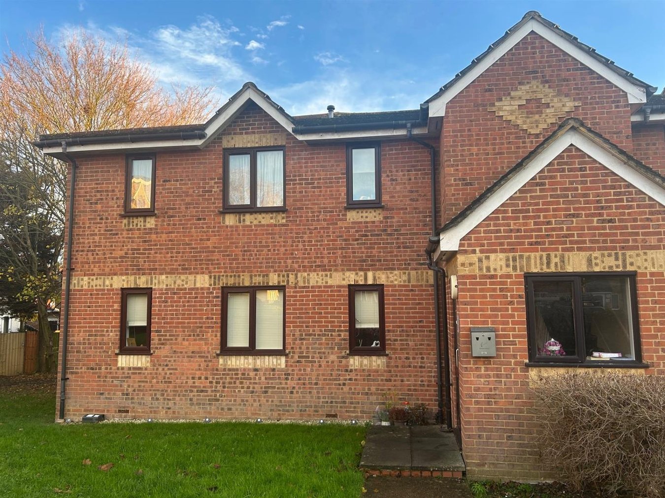 297, Redford Close, Feltham photo 4