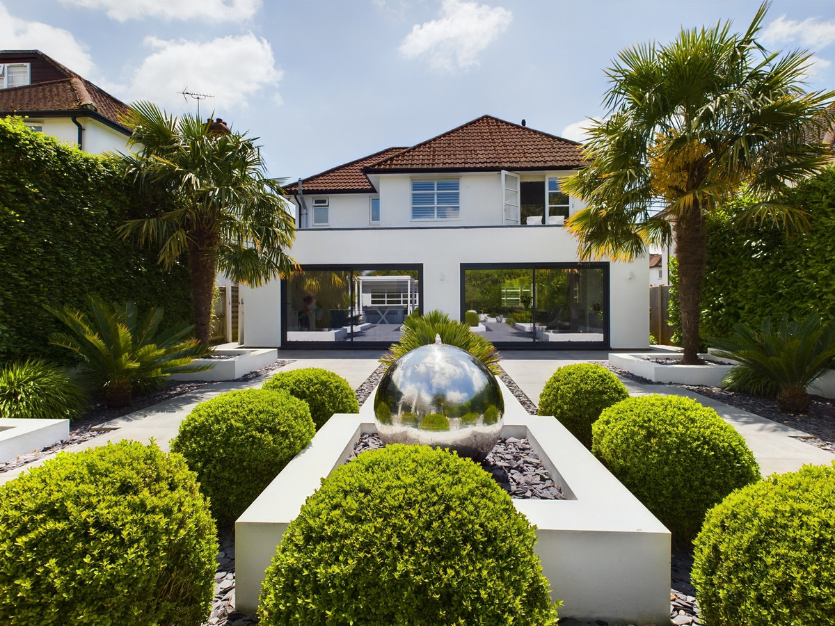 6 bedroom end terrace house for sale in London
