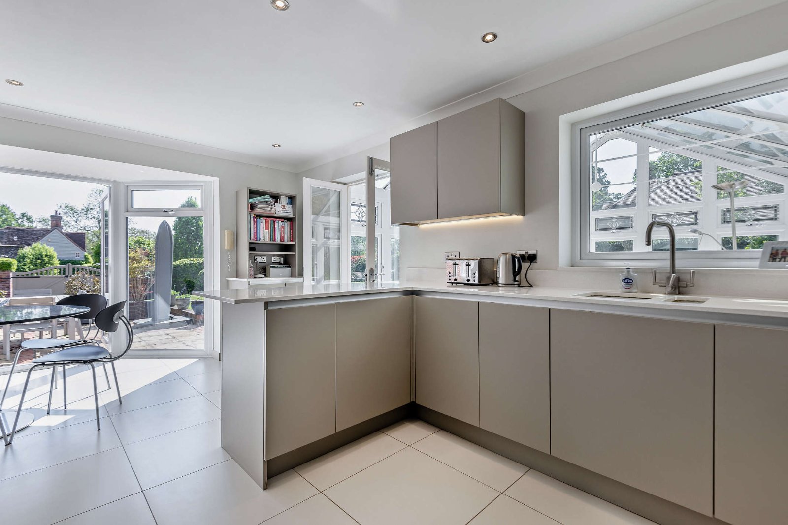 4 bedroom detached house for sale 0