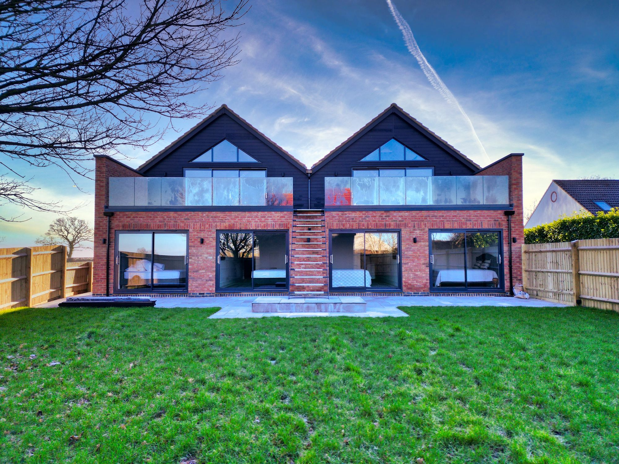3 bedroom detached house for sale in Guildford