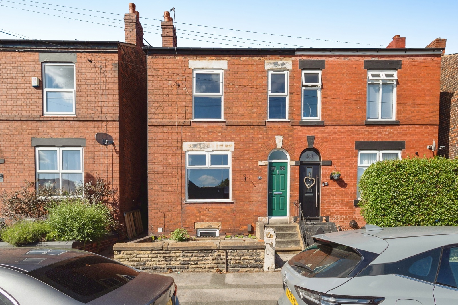 3 bed semi-detached house for sale