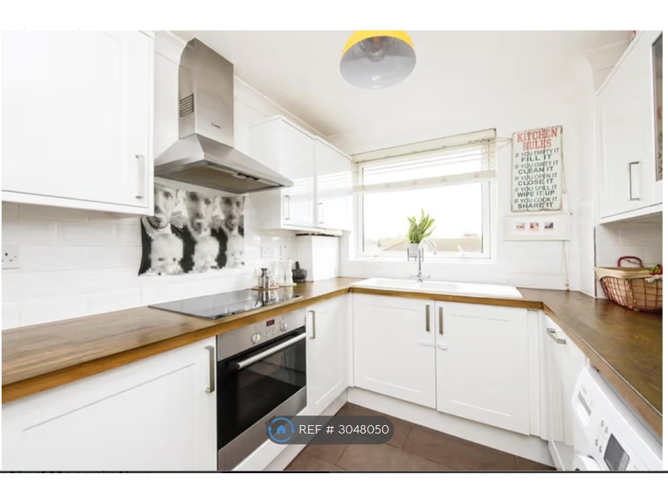 Flat, Avenue Elmers, Surbiton photo 4