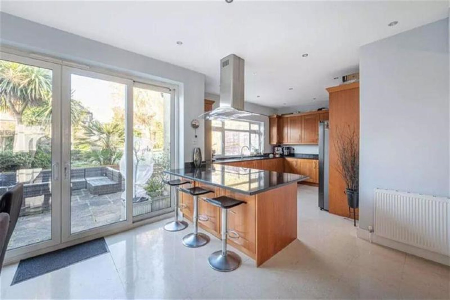 4 bedroom semi-detached house for sale 0