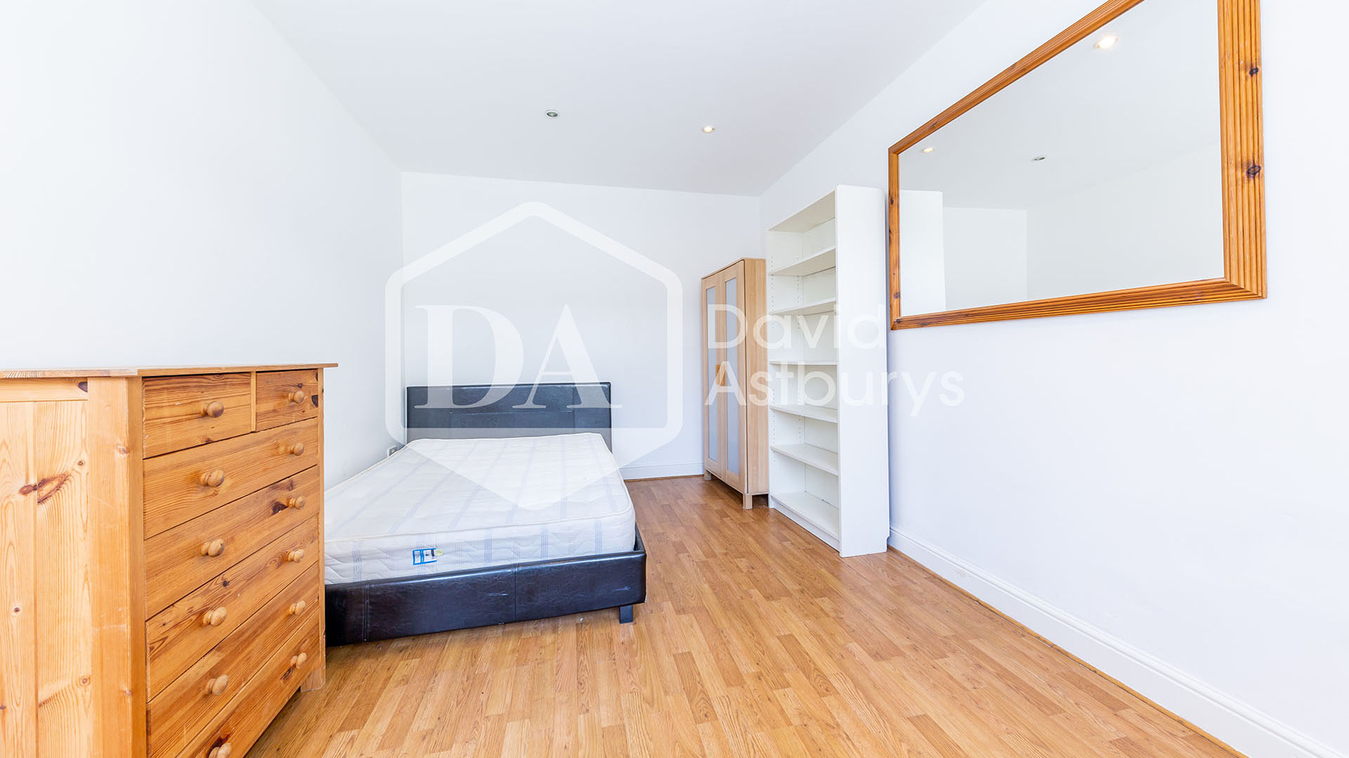 7 Criterion Mews, London, N19 3EN - listing photo