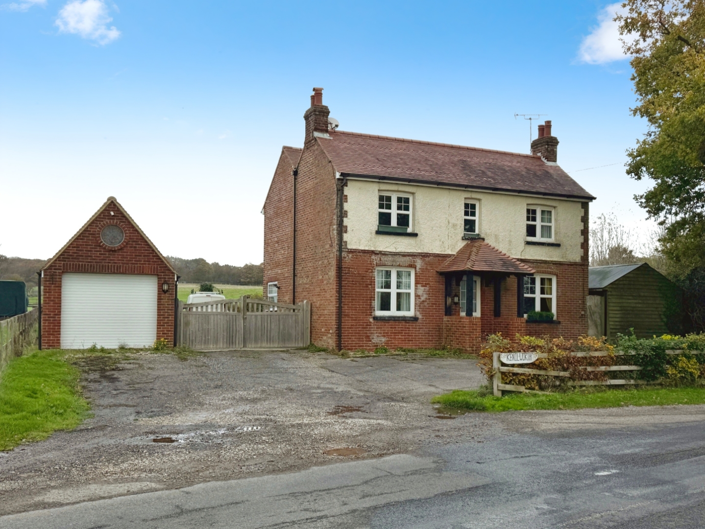 5 bedroom detached house for sale 0