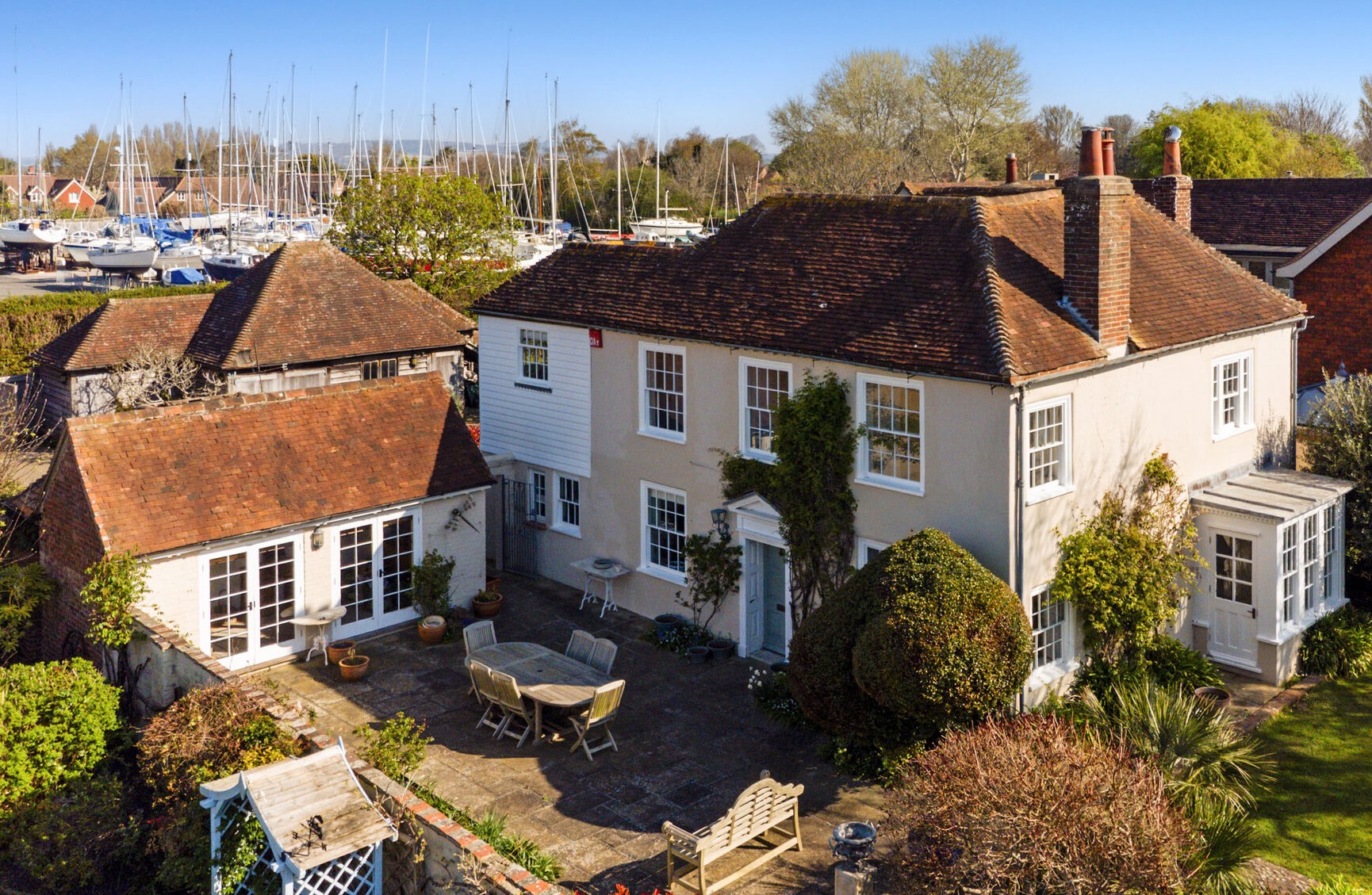 4 bedroom detached house for sale 0