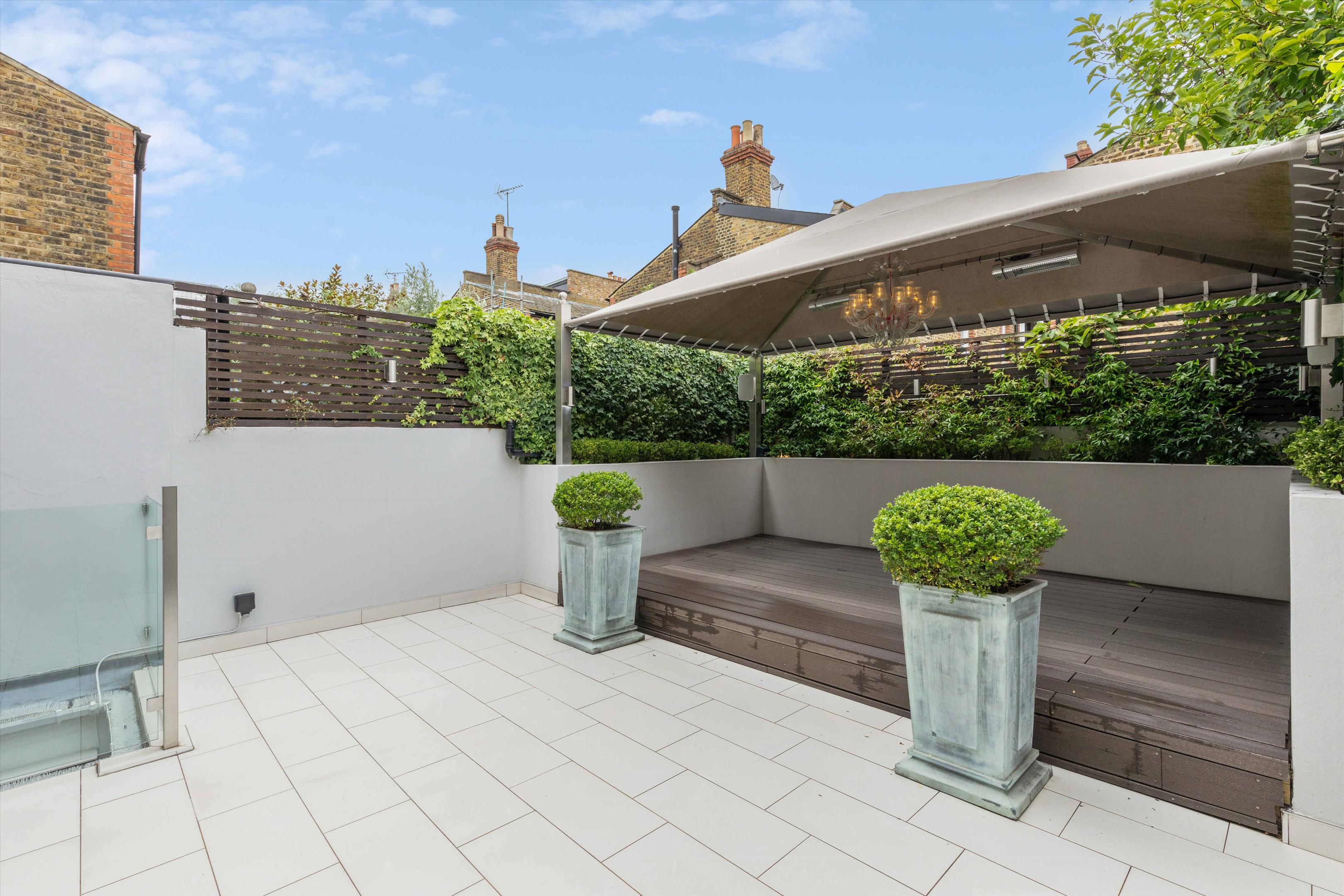 6 bedroom terraced house for sale 0