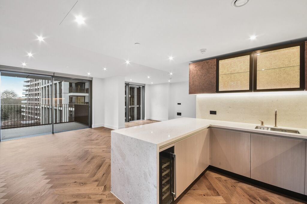 3 bedroom flat for sale 0