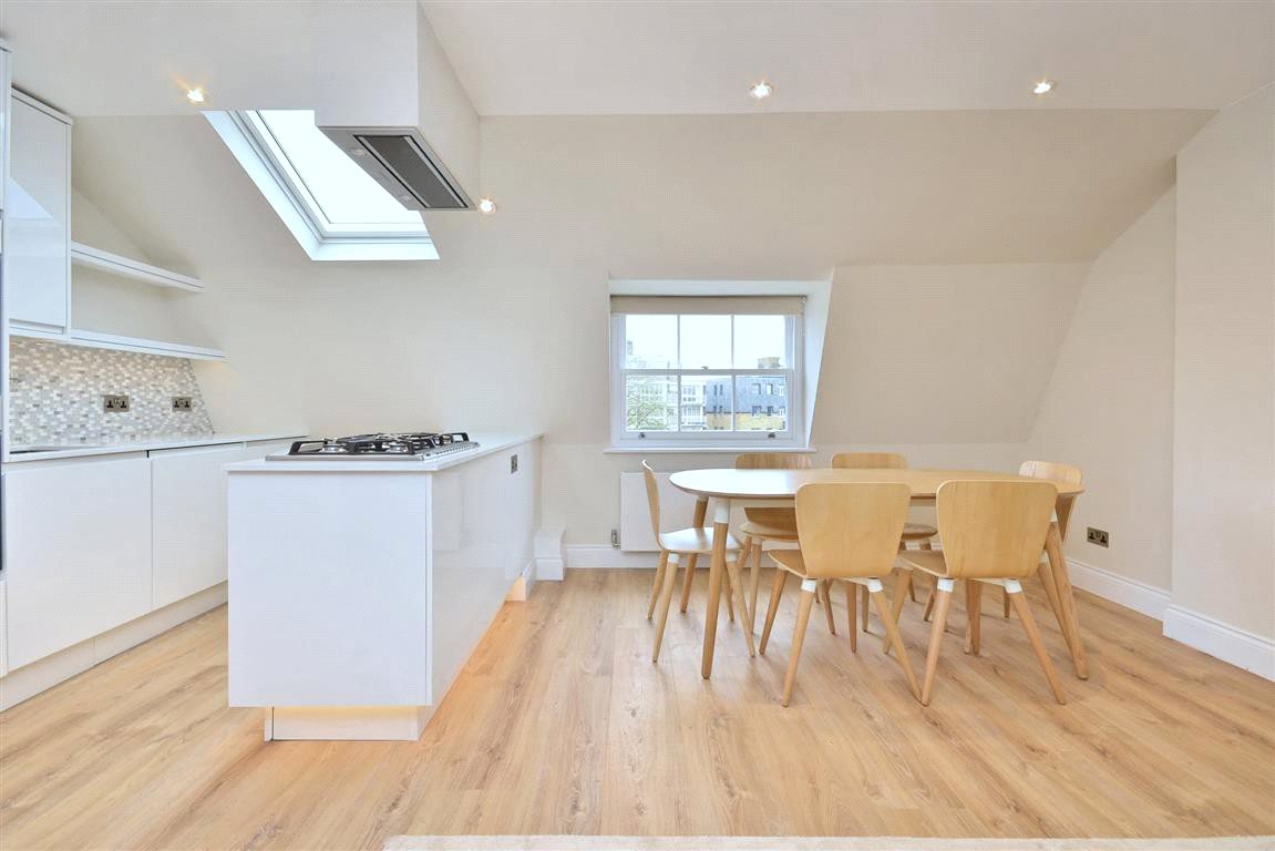 6 bedroom detached house for sale