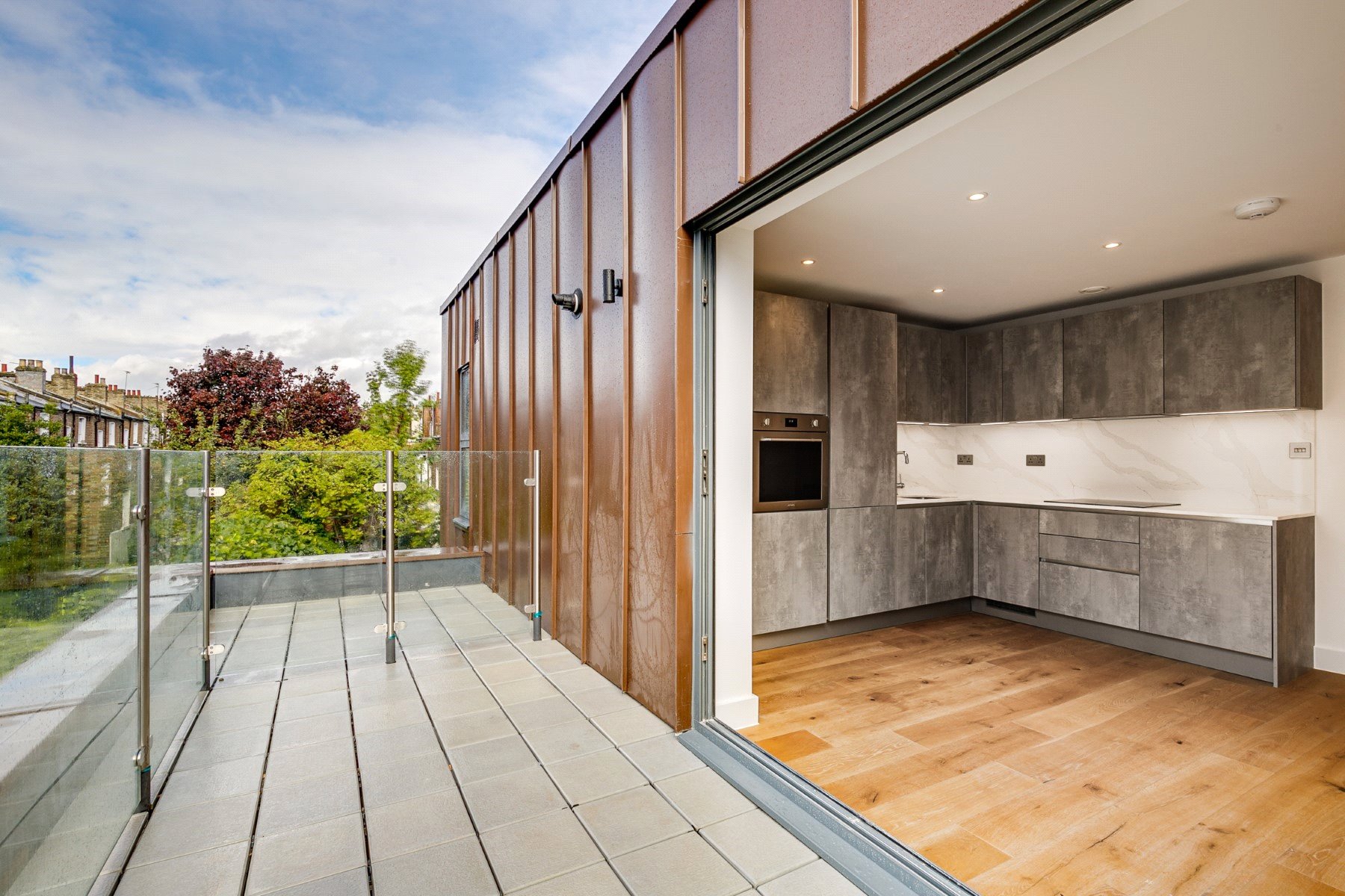 3 bedroom flat for sale 0