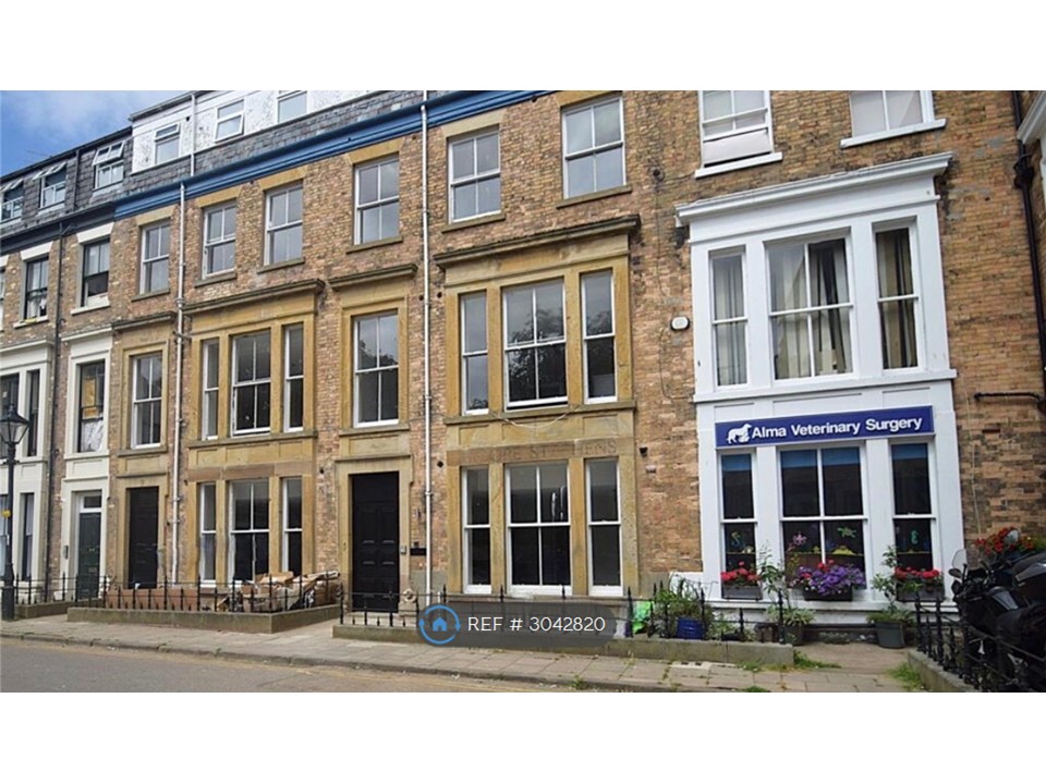 Flat, Alma Square, Scarborough photo 5