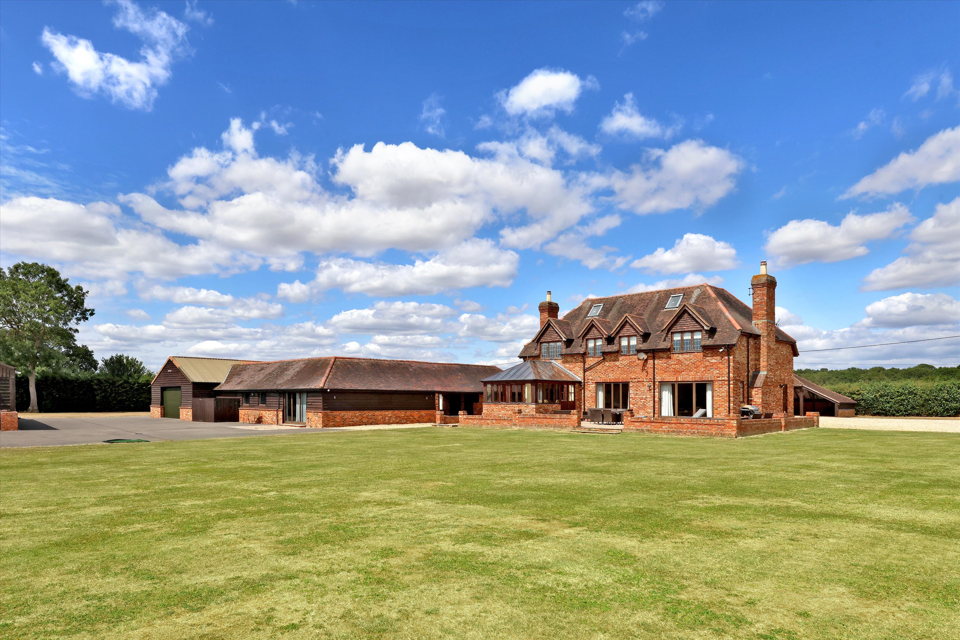 5 bedroom farmhouse for sale 0