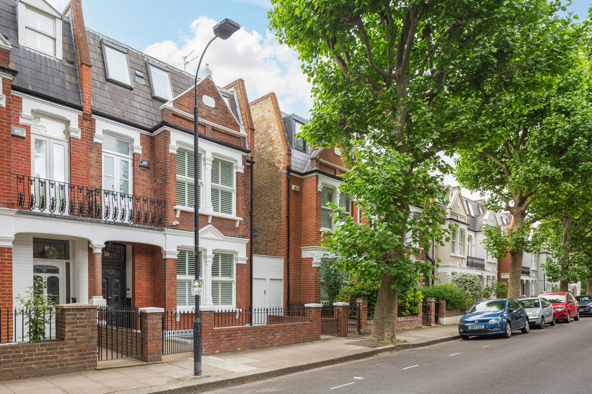 6 bedroom semi-detached house for sale 0