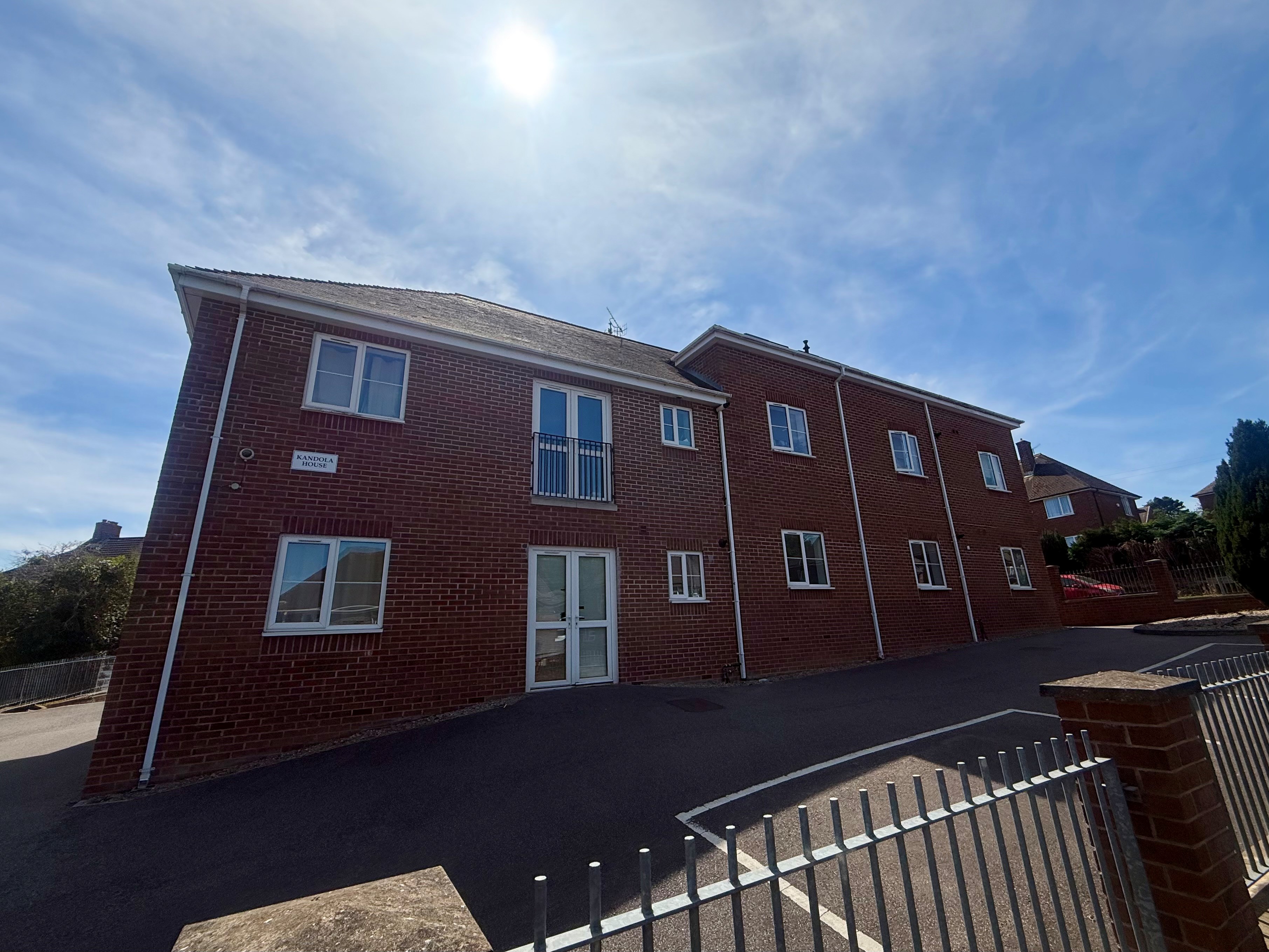 73, Chesterfield photo 4