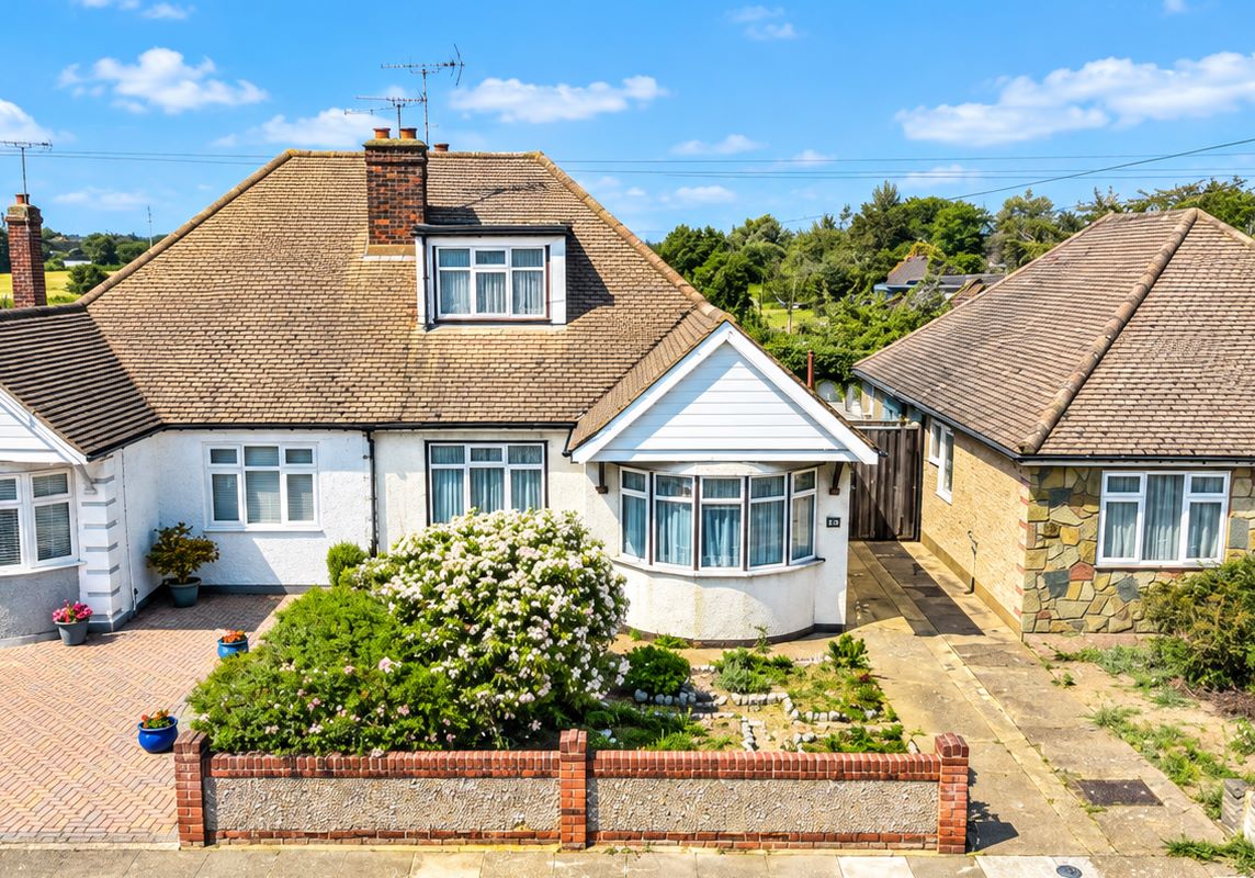 Fairfield Avenue, Grays photo 2