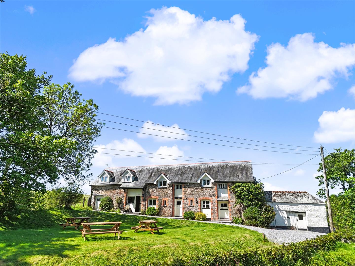 4 bedroom detached house for sale 0