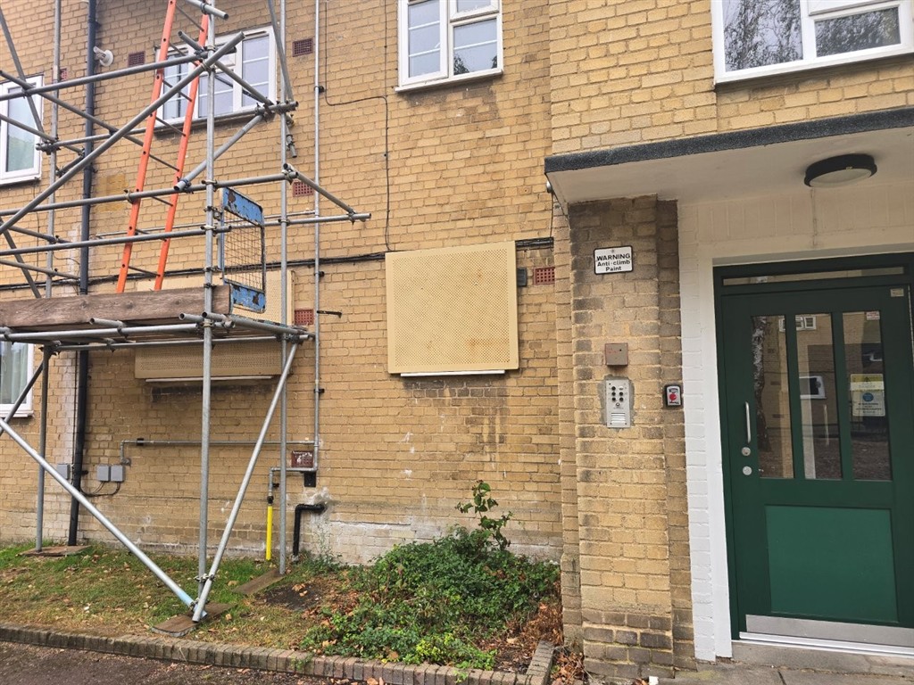 16, Ampthill House, Montgomery Crescent, ROMFORD photo 2