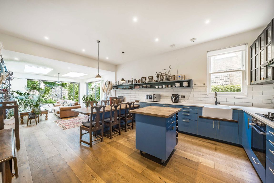 6 bedroom semi-detached house for sale 0