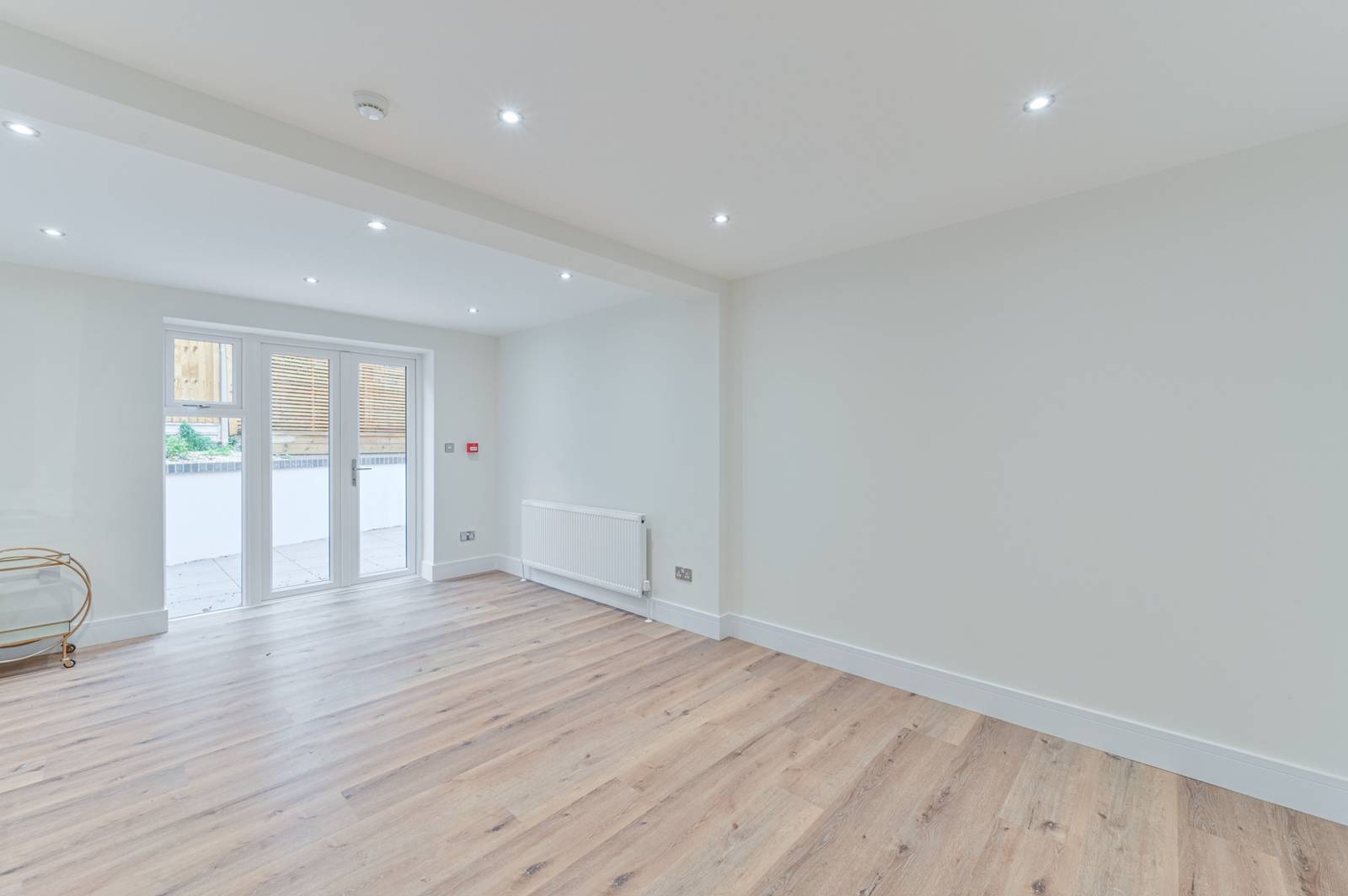 8 bedroom detached house for sale 0