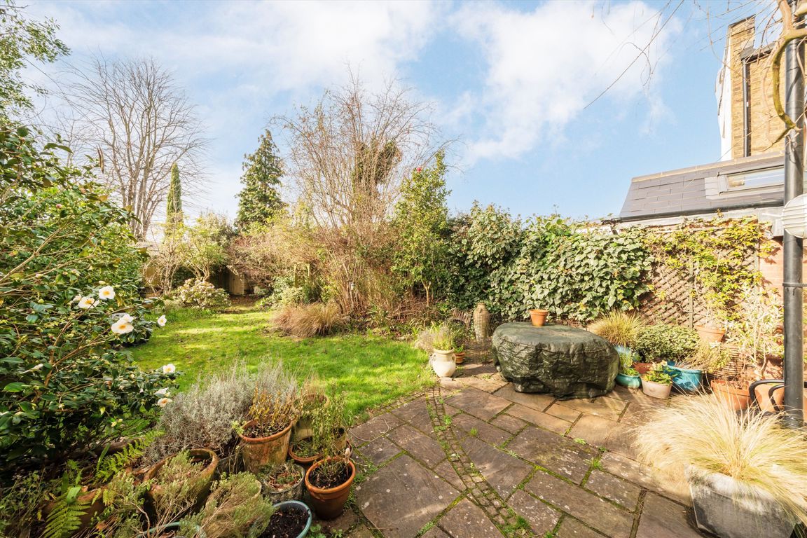 5 bedroom semi-detached house for sale 0