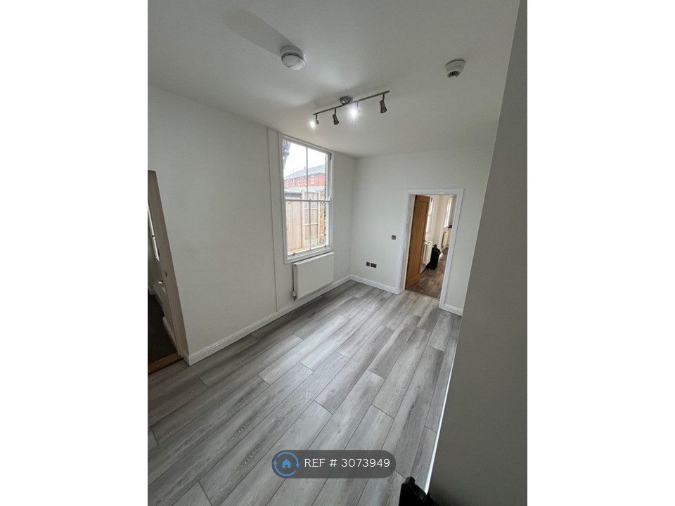 Flat, London Road, King's Lynn photo 5