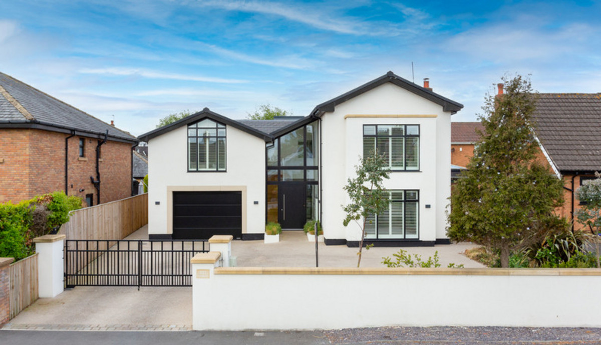 3 bedroom flat for sale