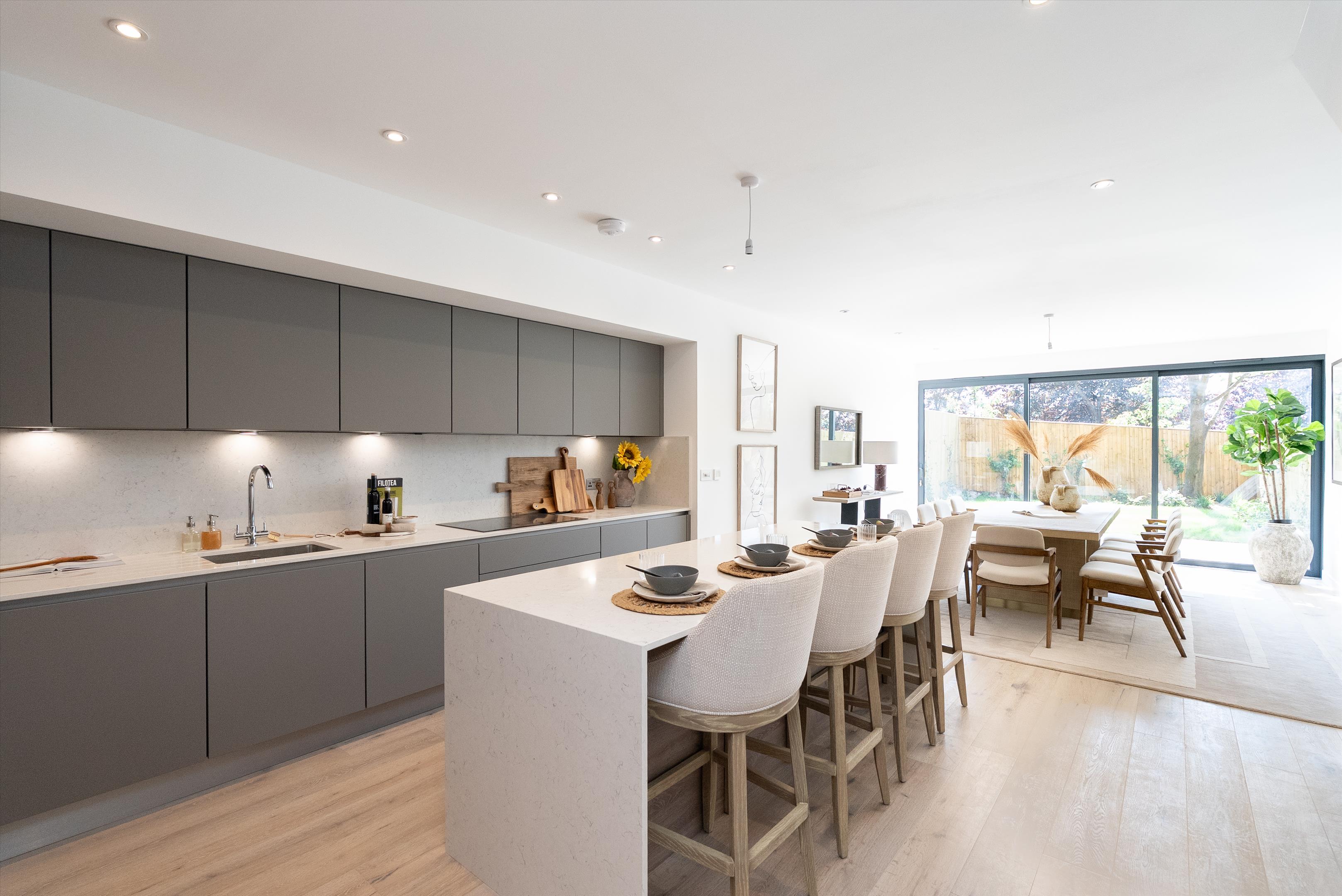 4 bedroom end terrace house for sale 0