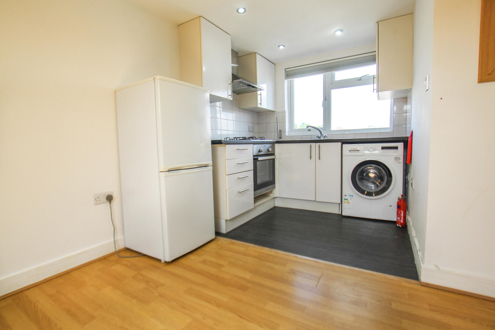 55B, High Street, Hornchurch photo 5
