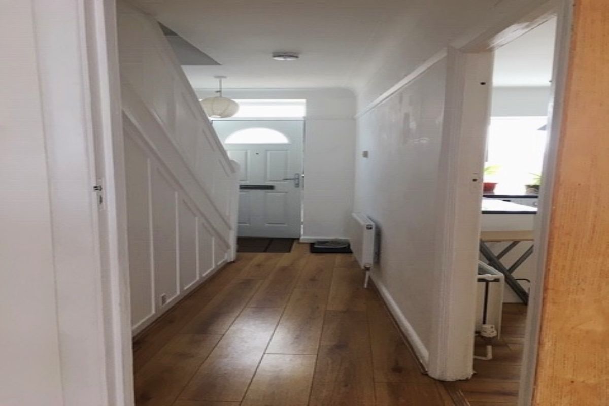 2 Bedrooms Flat to rent in Station Road, London E4