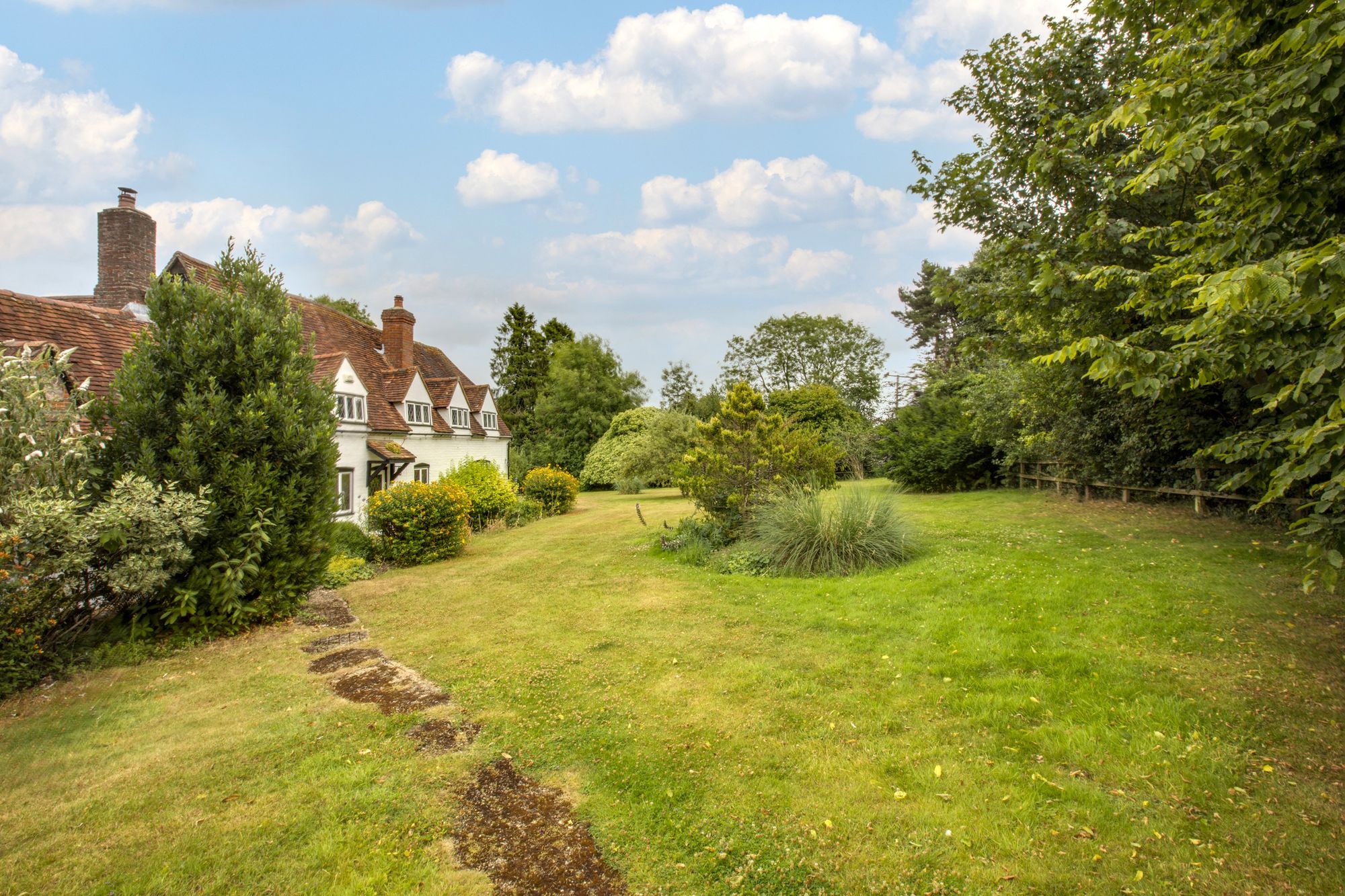 4 bedroom cottage for sale 0