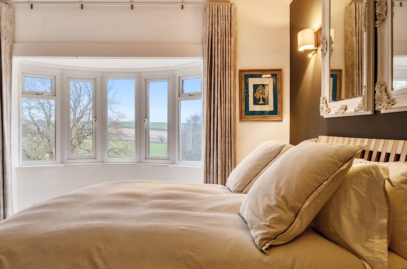 6 bedroom detached house for sale 0