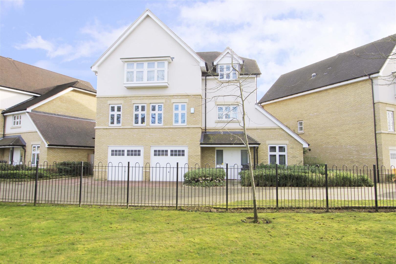 6 bedroom detached house for sale 0