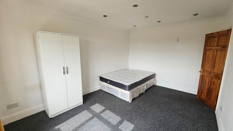 68, Windermere Avenue, Wembley photo 5
