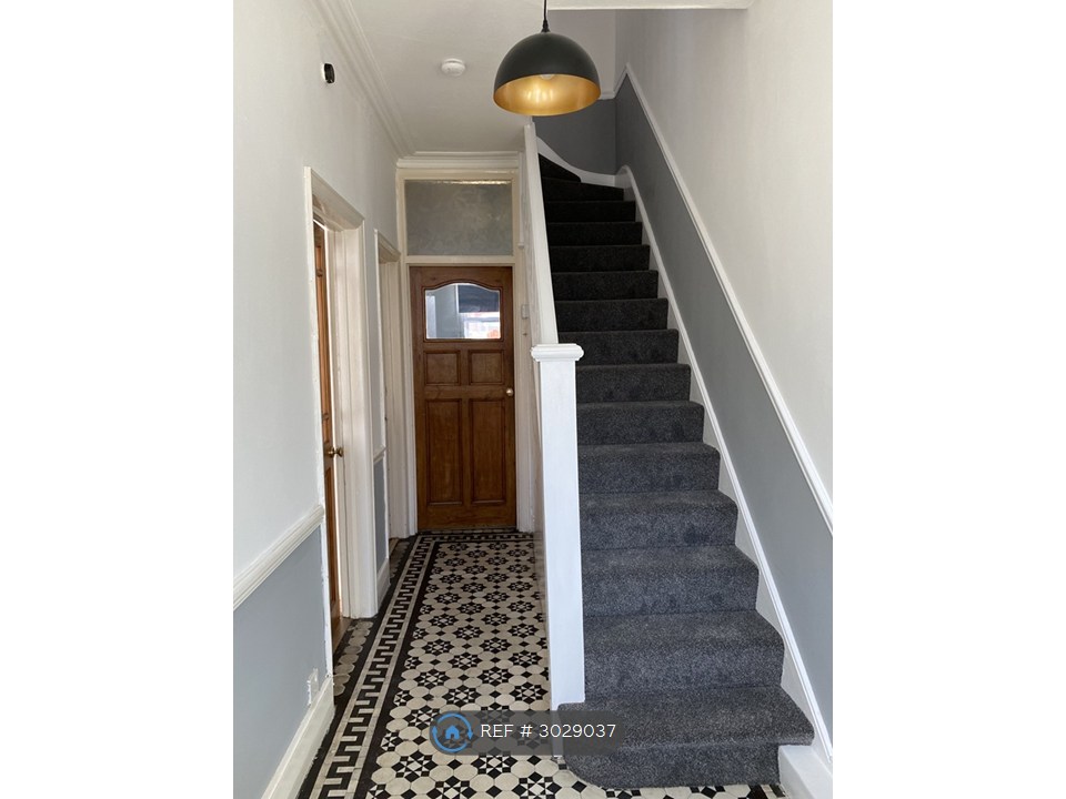 Clifton Avenue, Wembley photo 4