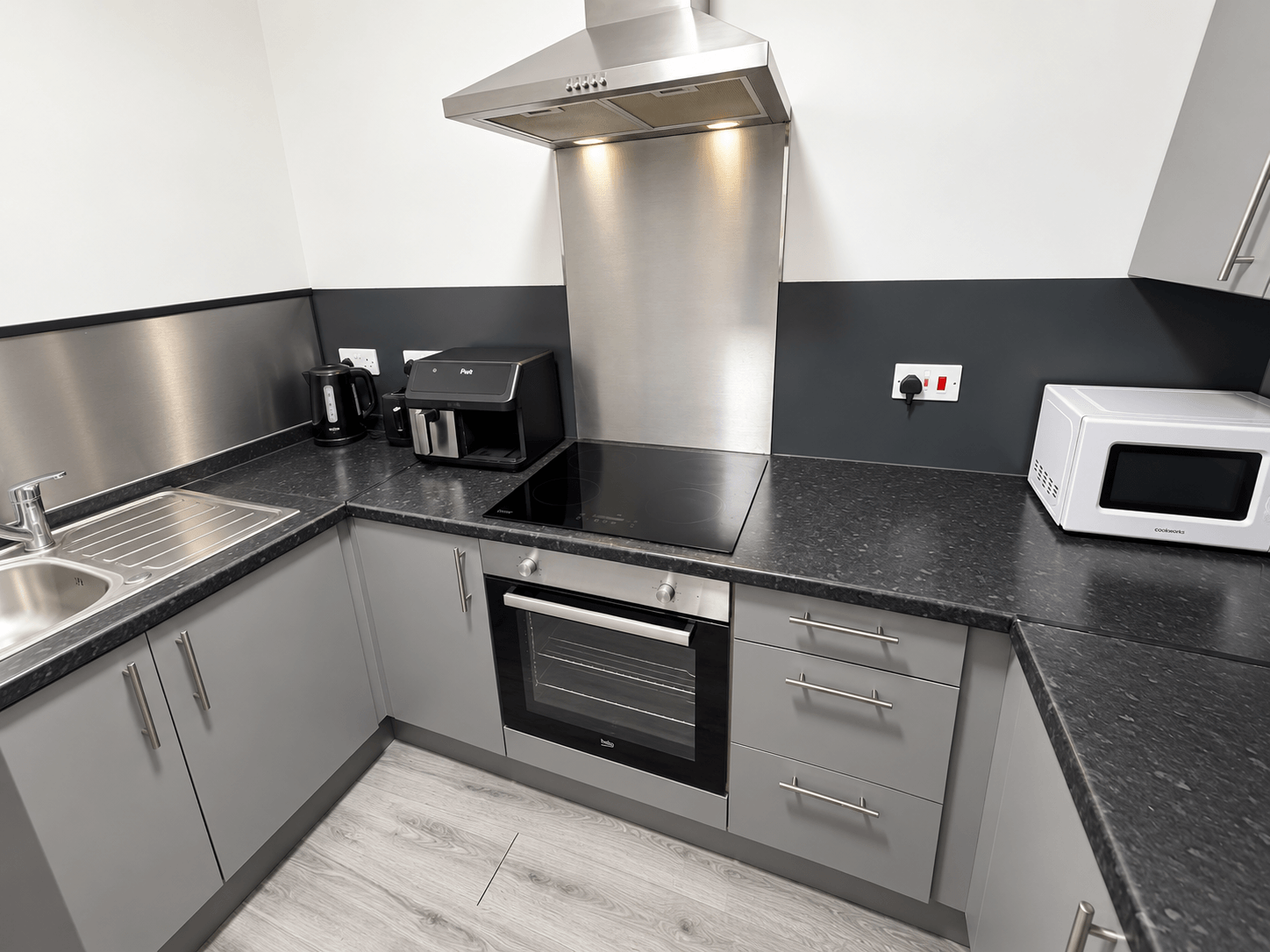 6 Hartington Road, SOUTHALL photo 5