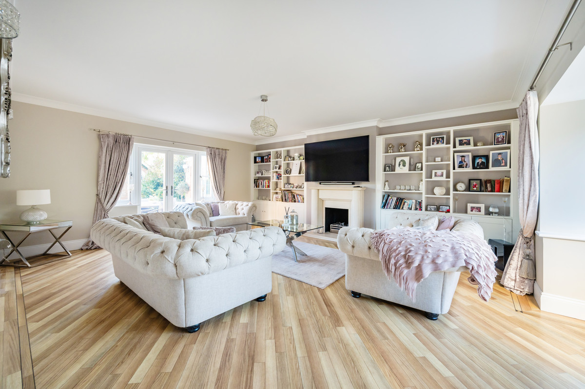 5 bedroom detached house for sale 0