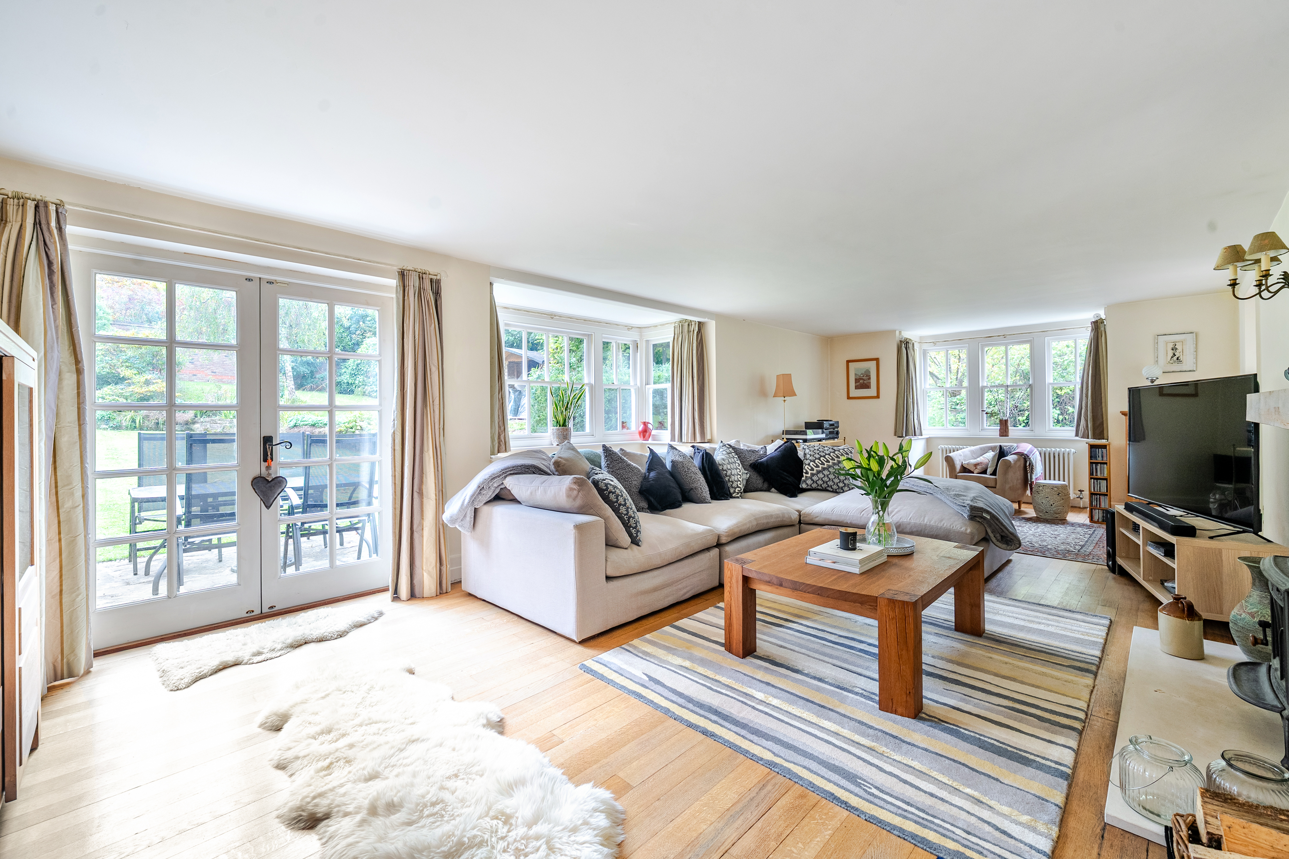 6 bedroom detached house for sale 0