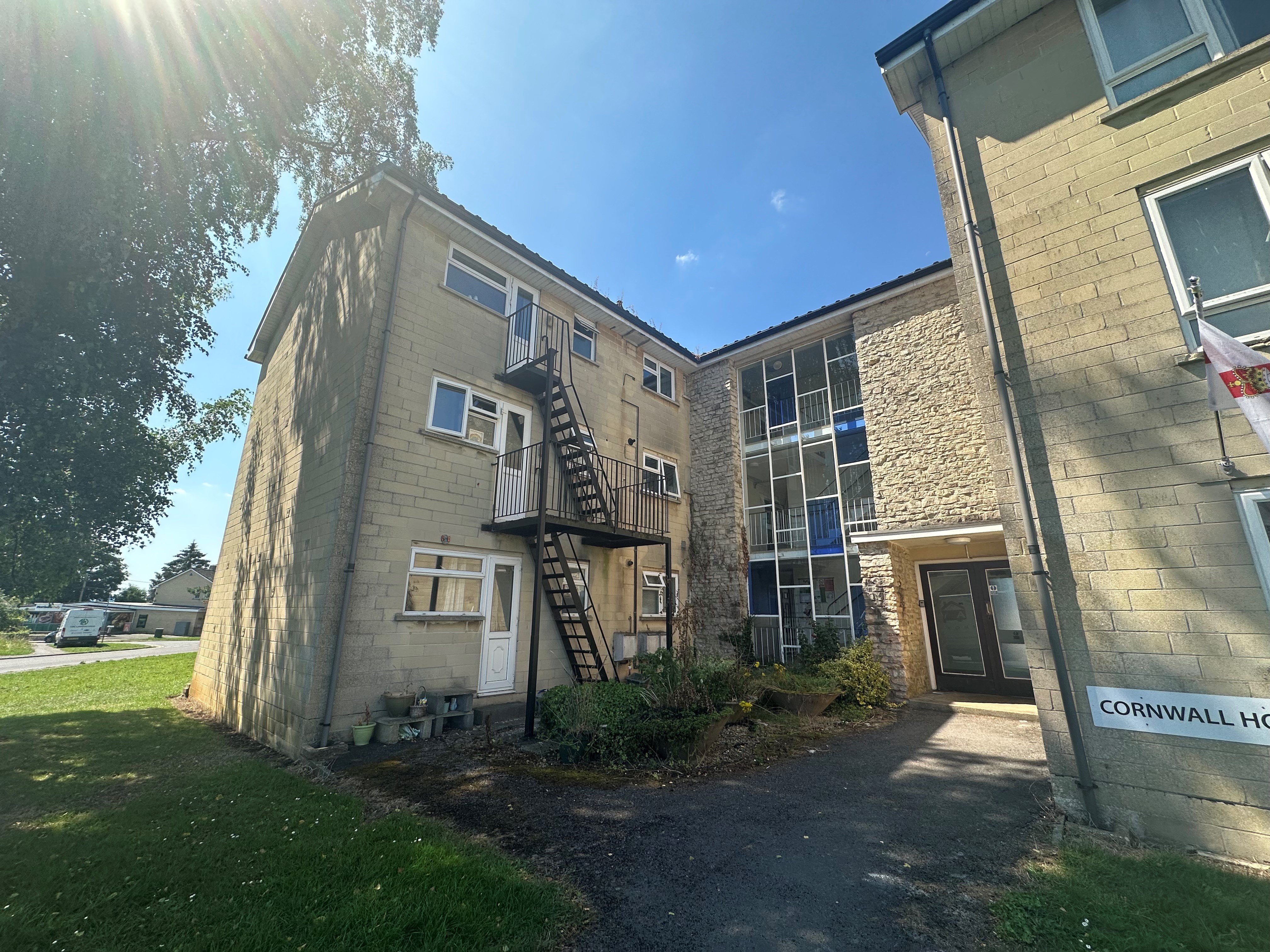 Flat 2 Cornwall House, Kings Avenue, CORSHAM photo 2