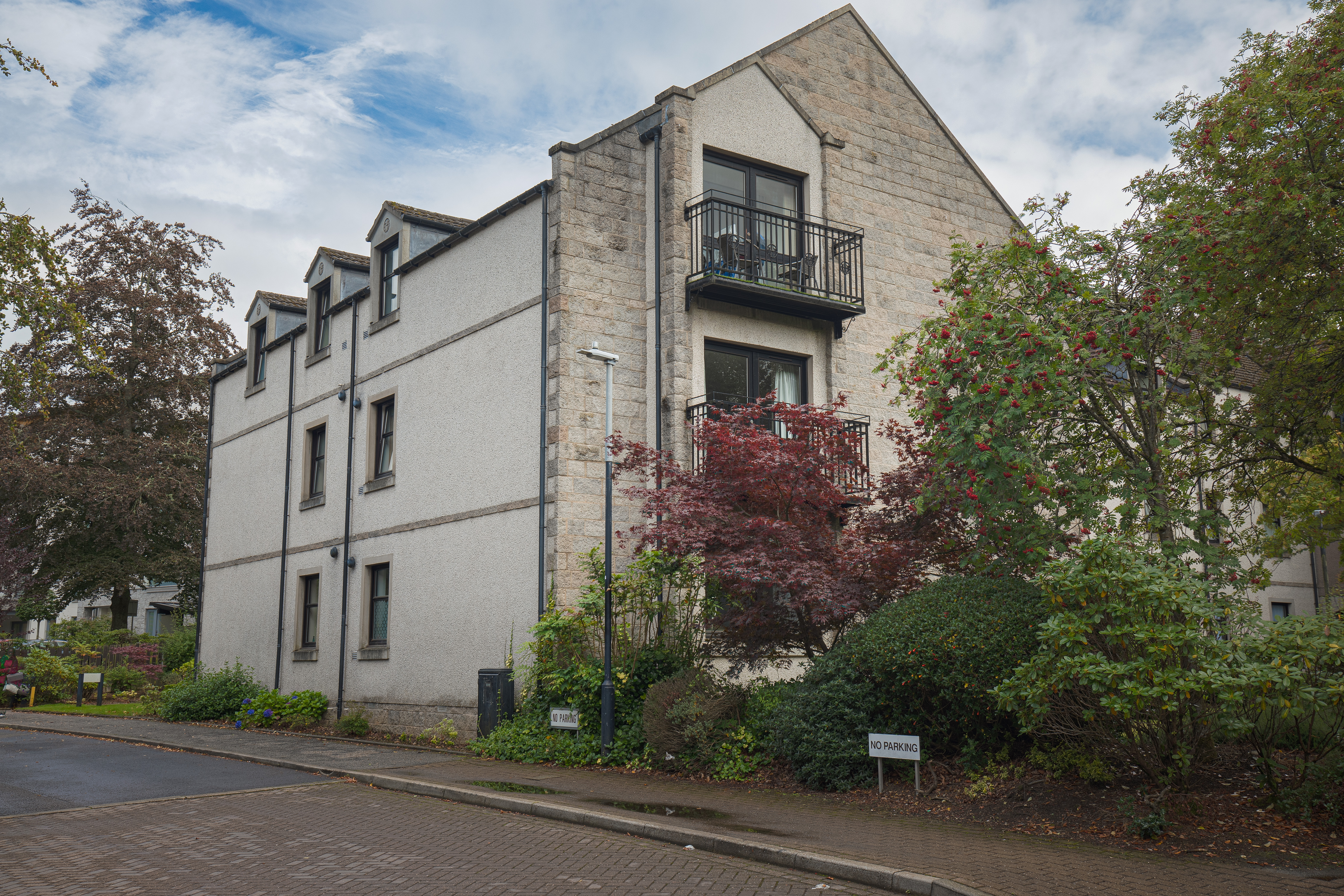 2 bed flat for sale