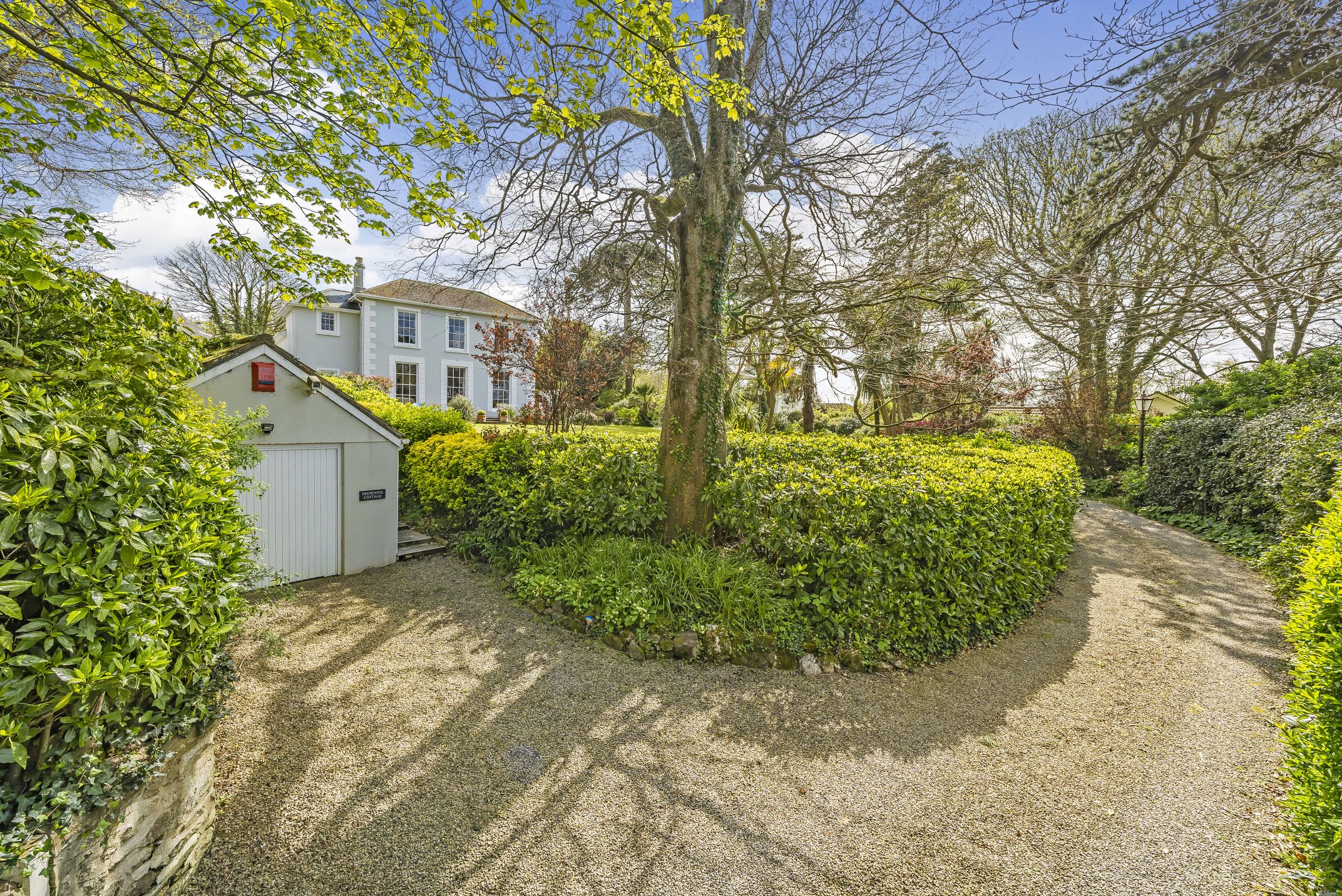 5 bedroom detached house for sale 0