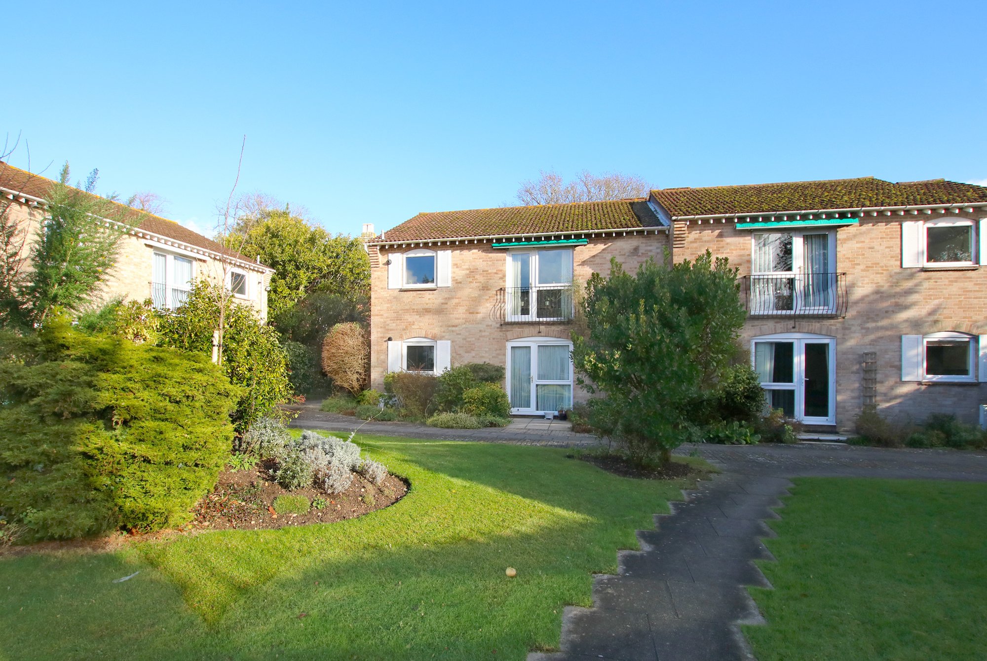 Free property report 4, The Cloisters, Belmore Lane, Lymington, SO41