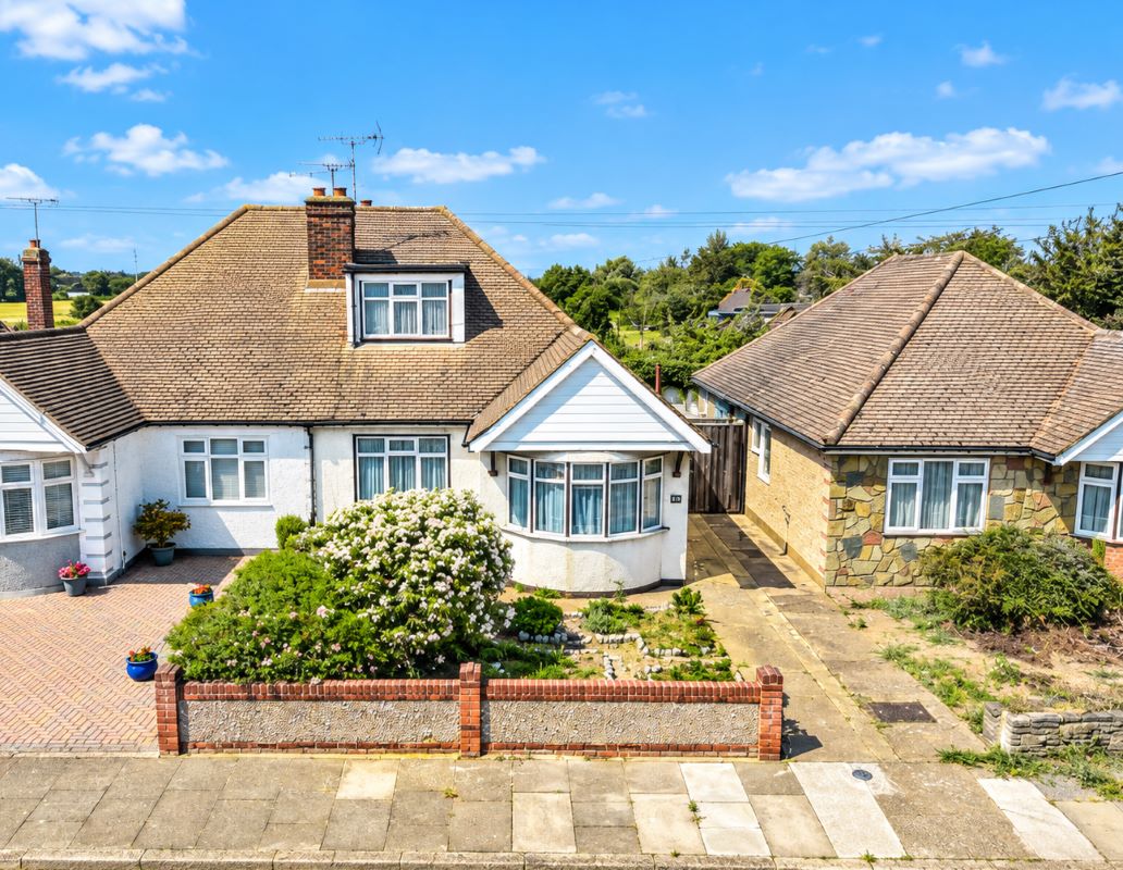 25, Fairfield Avenue, Grays photo 3
