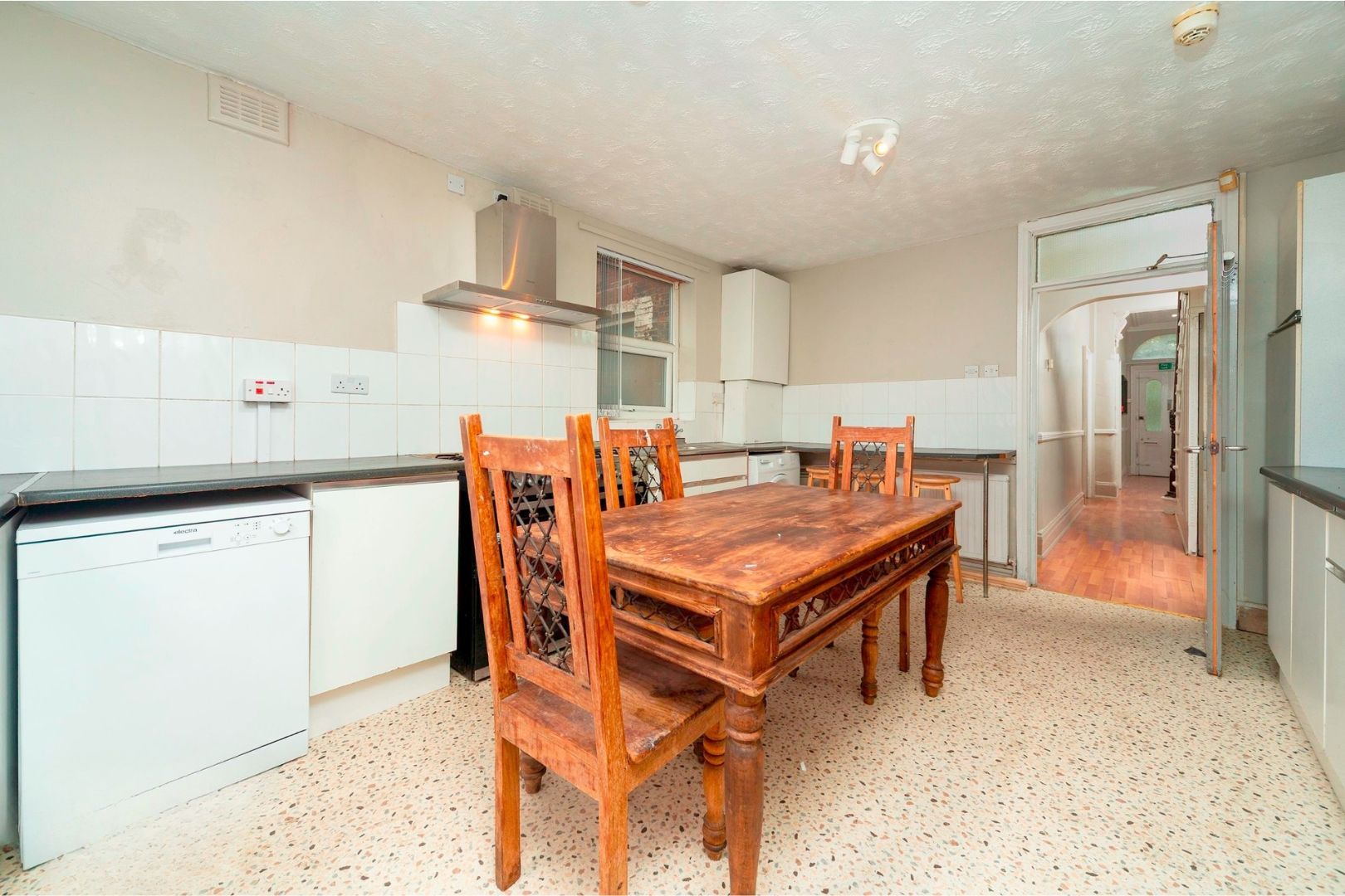 442 Moss Lane East, Manchester photo 5