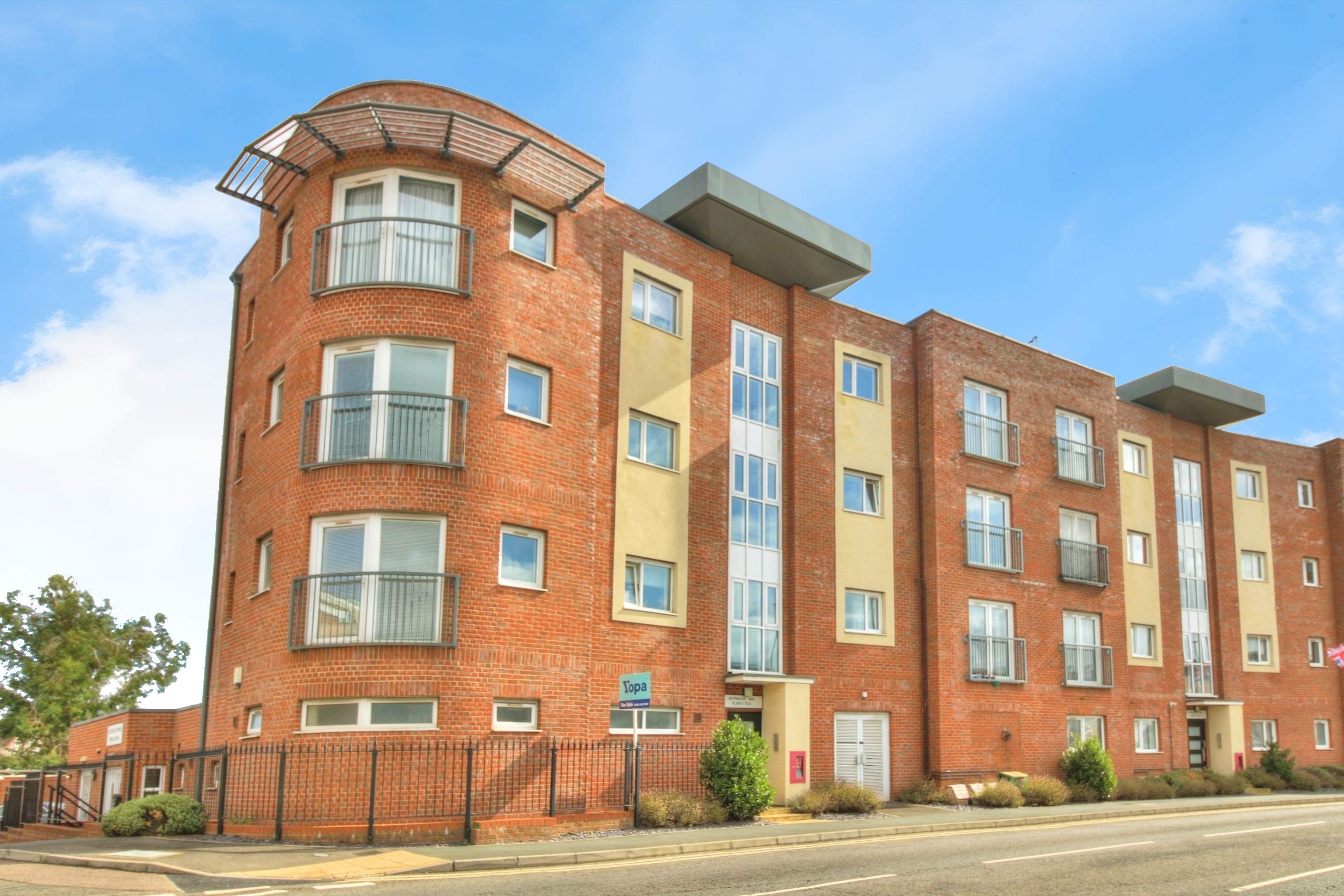 1-bed flat on Flat 4, 48, Princes Way, Milton Keynes, £169,000