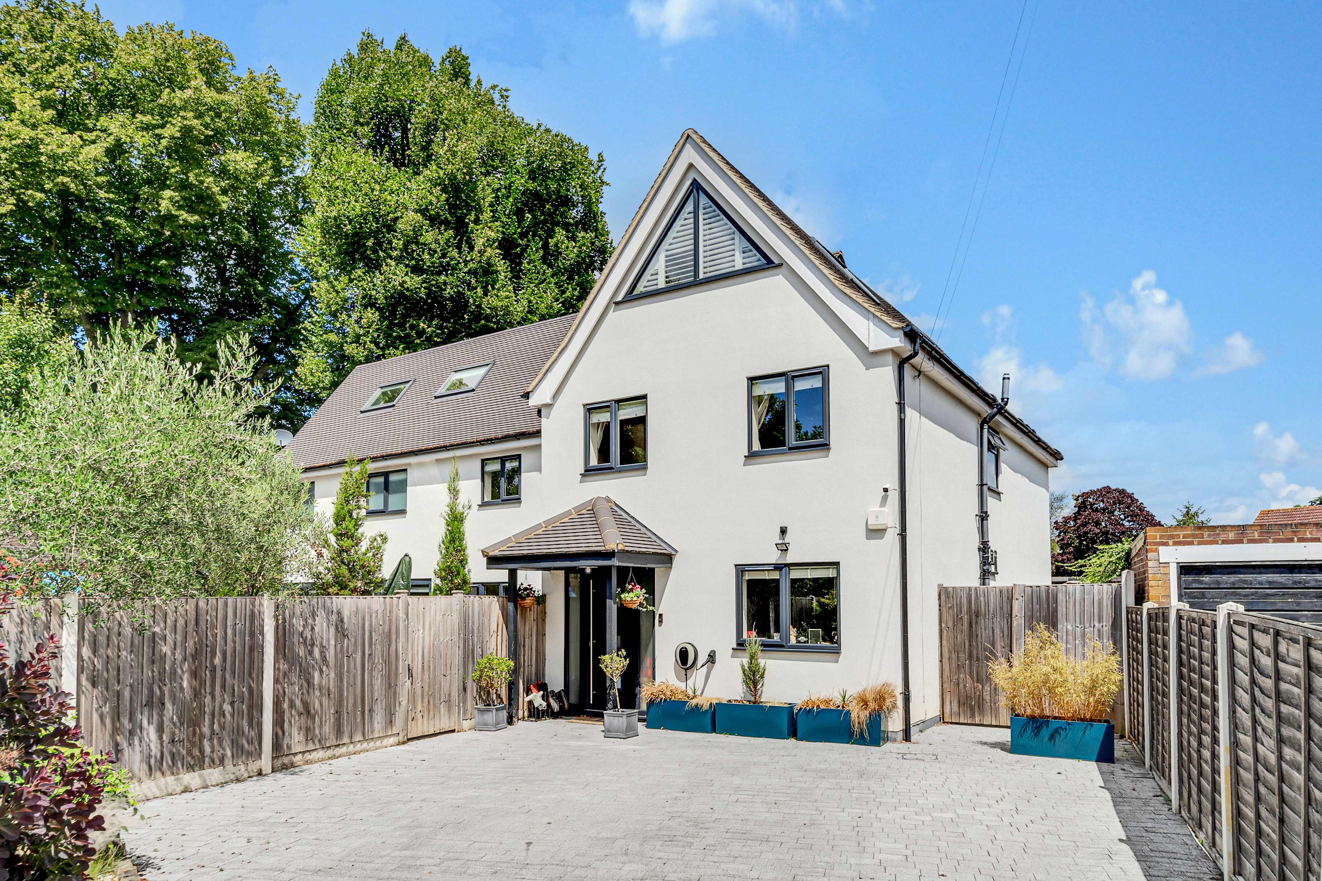 6 bedroom detached house for sale 0