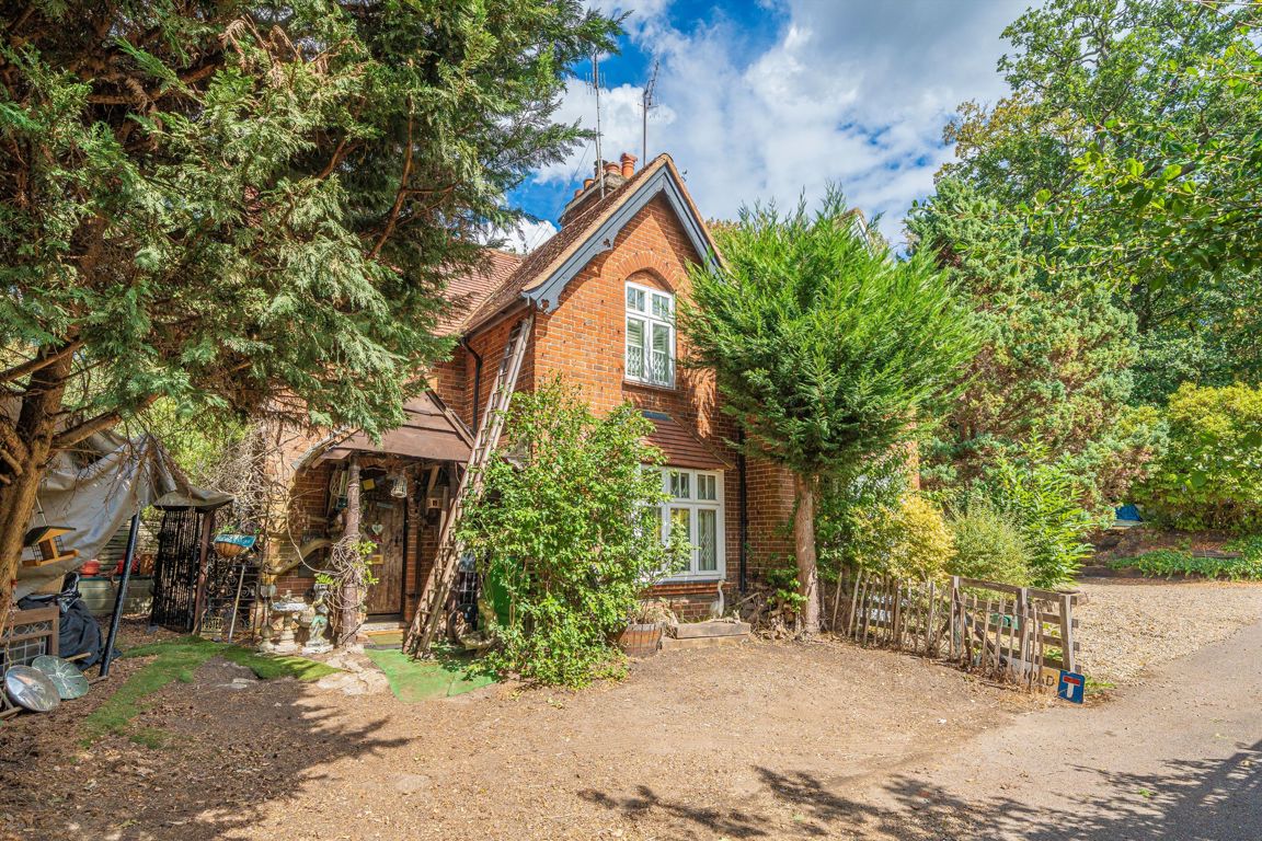 28, Brooklands Road, Weybridge photo 2